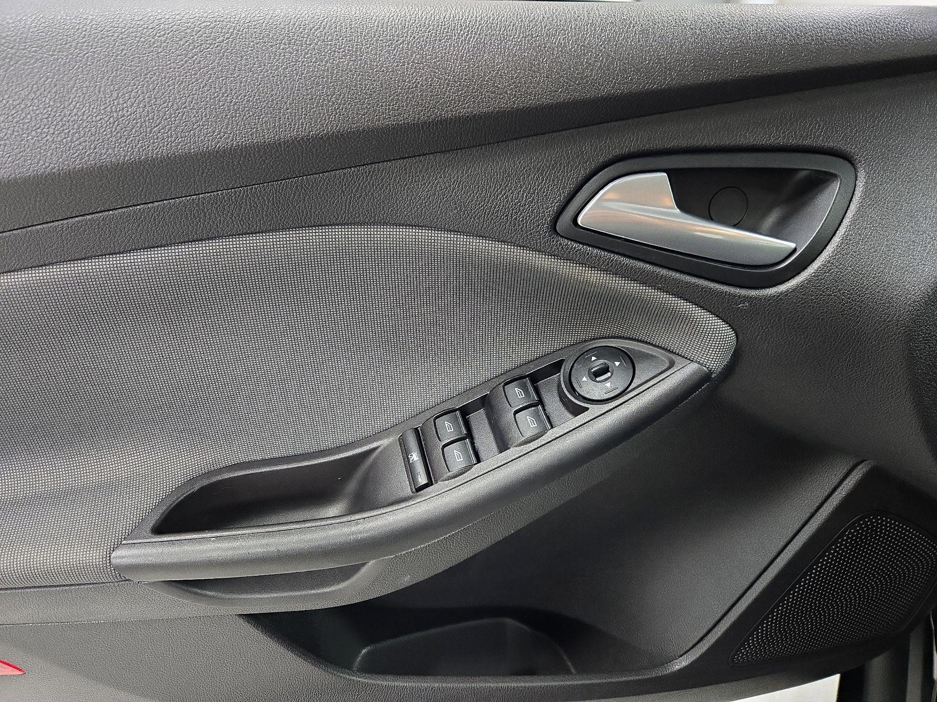 Thumbnail: 2014 Ford Focus - 12