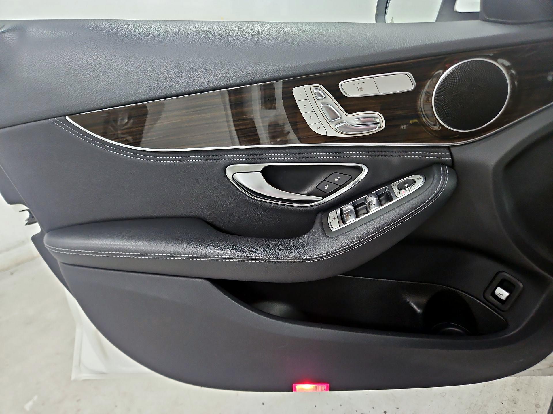 Thumbnail: 2016 Mercedes-Benz C-Class - 12