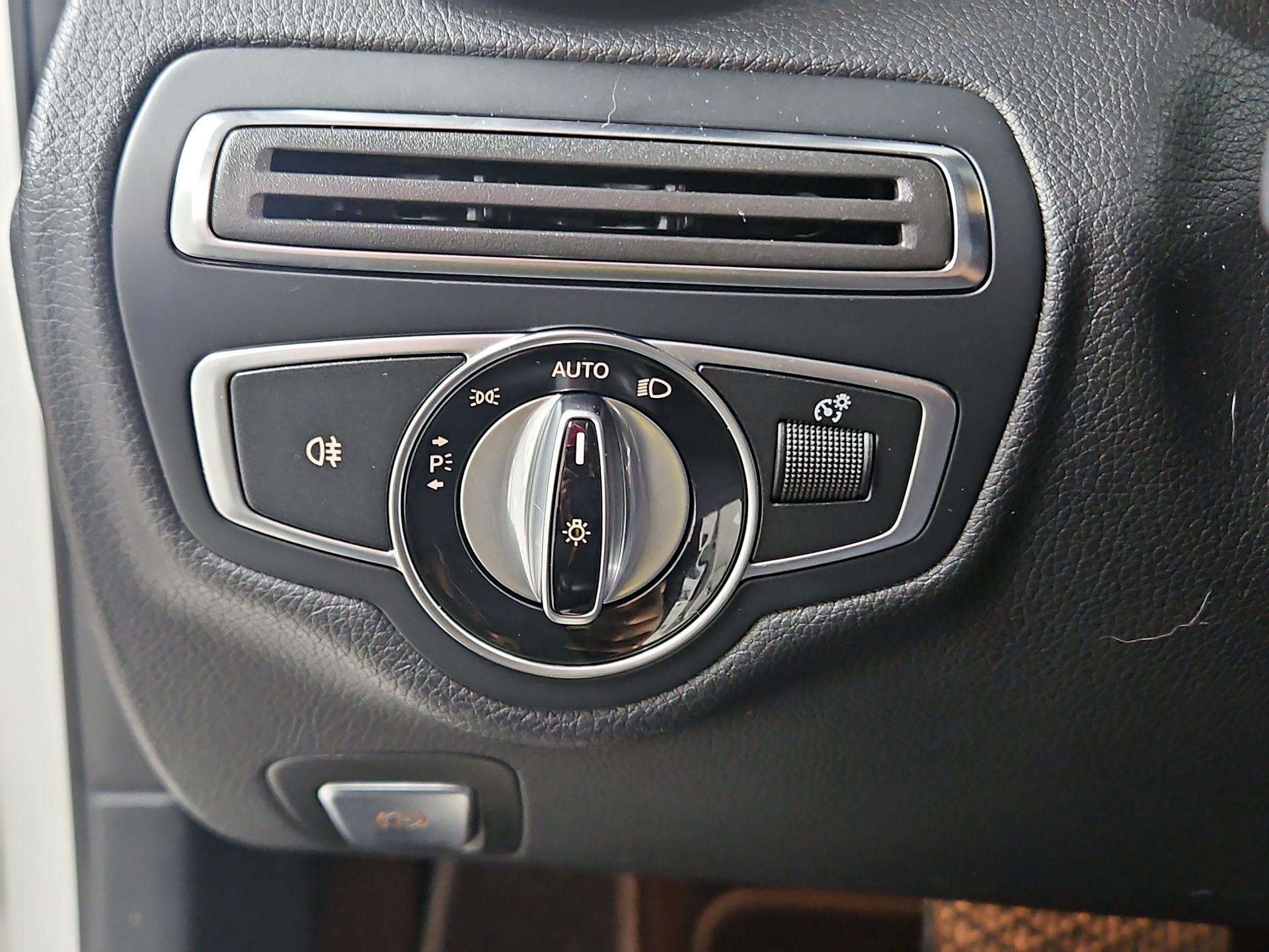 Thumbnail: 2016 Mercedes-Benz C-Class - 13