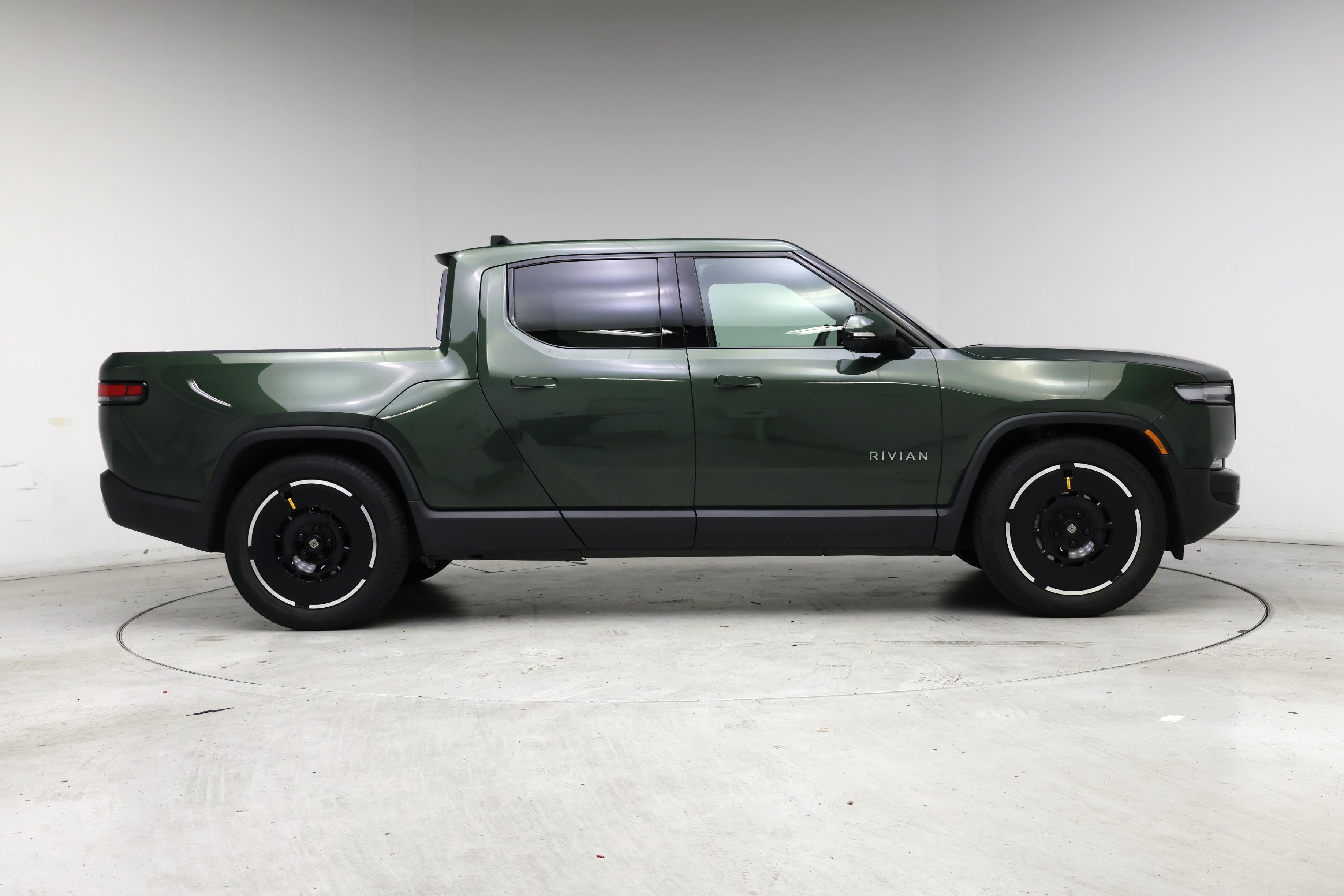 Thumbnail: 2025 Rivian R1T - 7