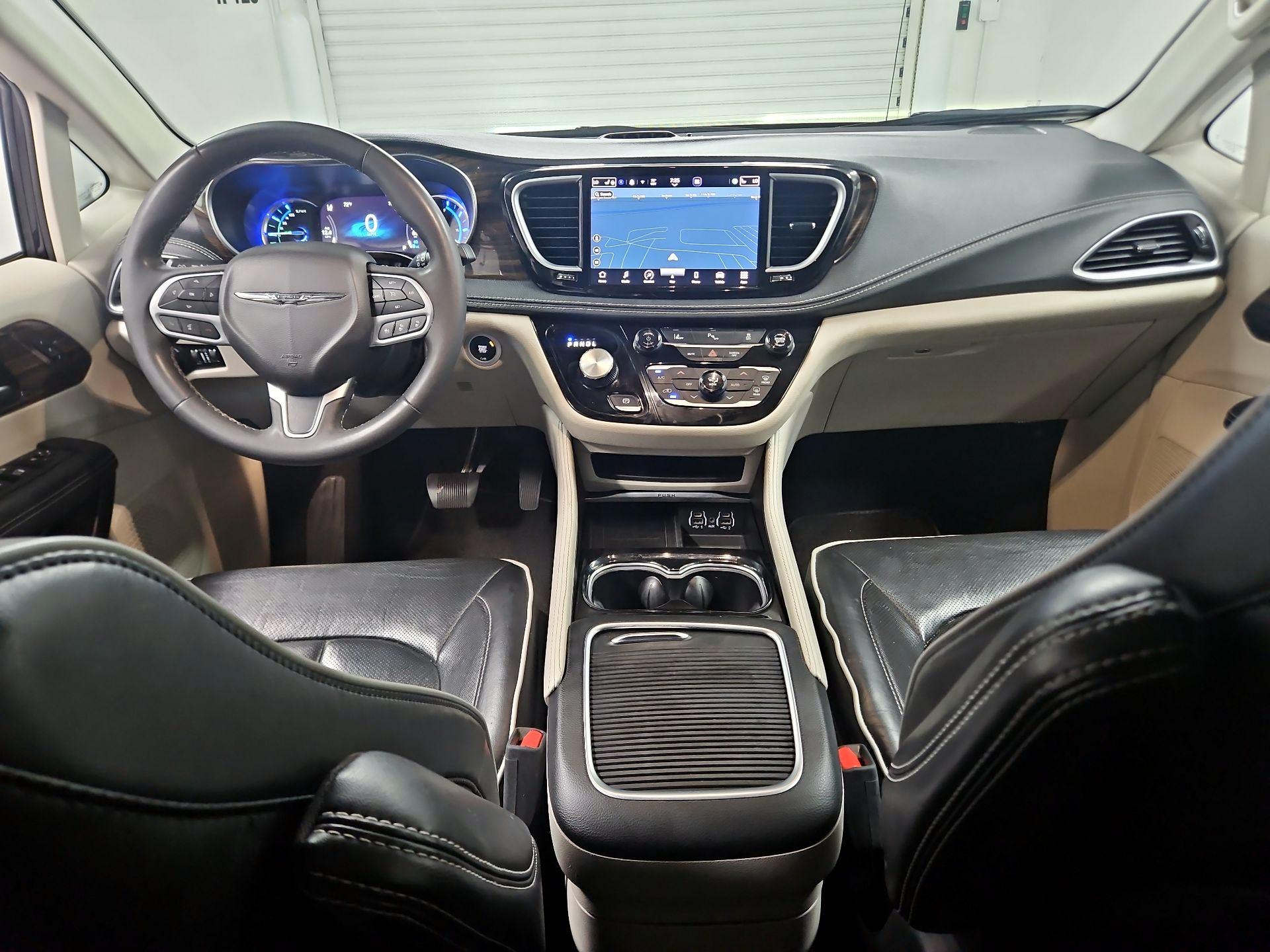 Thumbnail: 2023 Chrysler Pacifica - 9