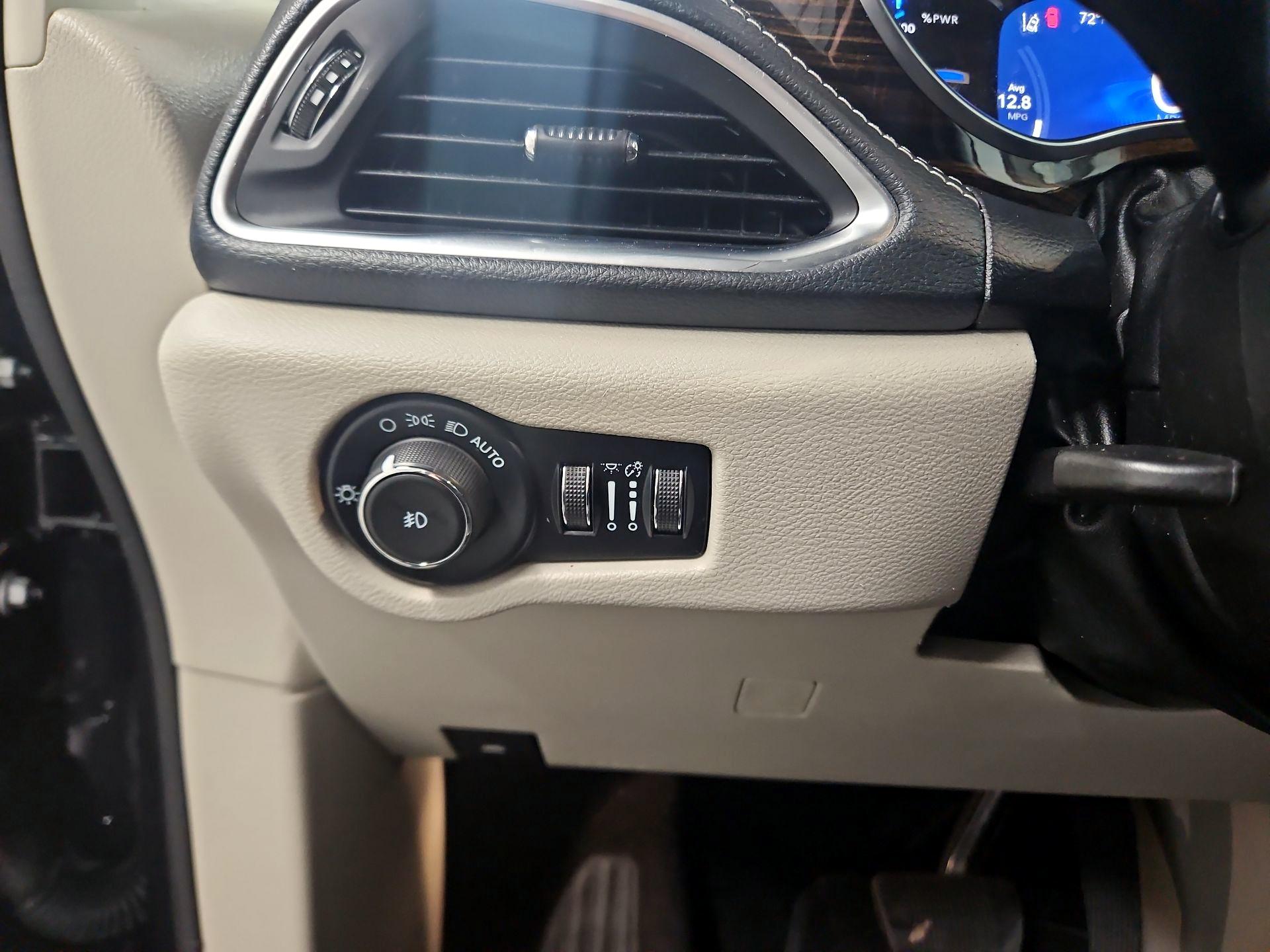 Thumbnail: 2023 Chrysler Pacifica - 13