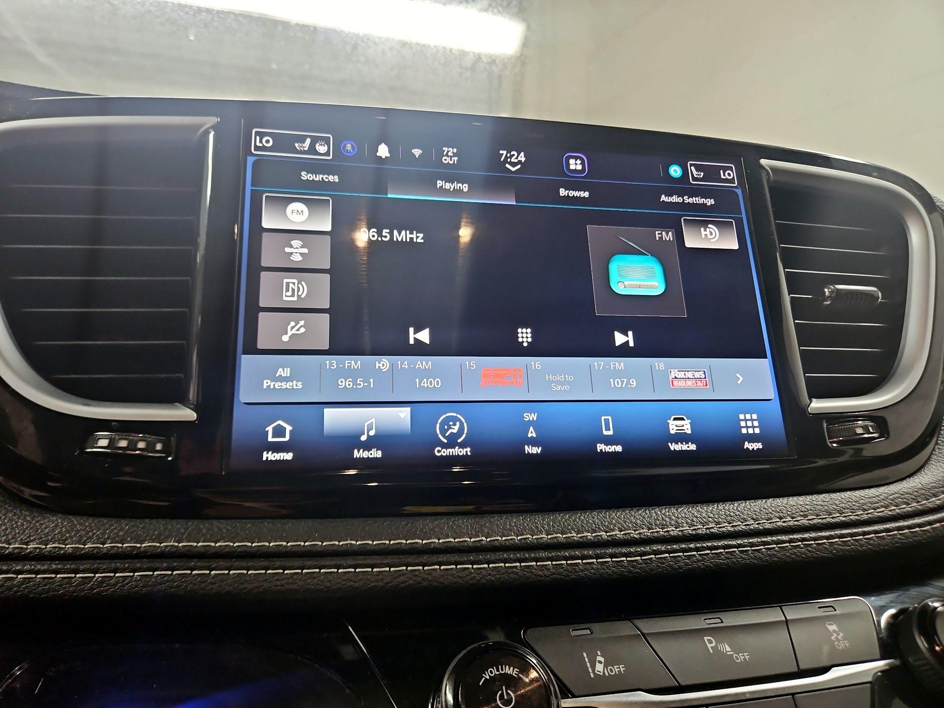 Thumbnail: 2023 Chrysler Pacifica - 16