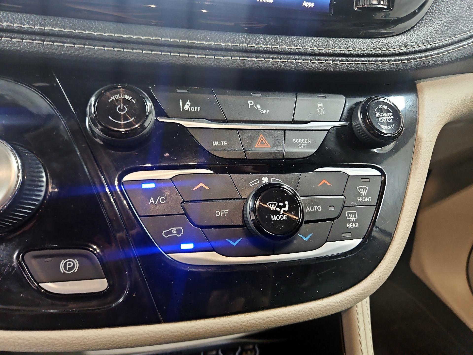 Thumbnail: 2023 Chrysler Pacifica - 17