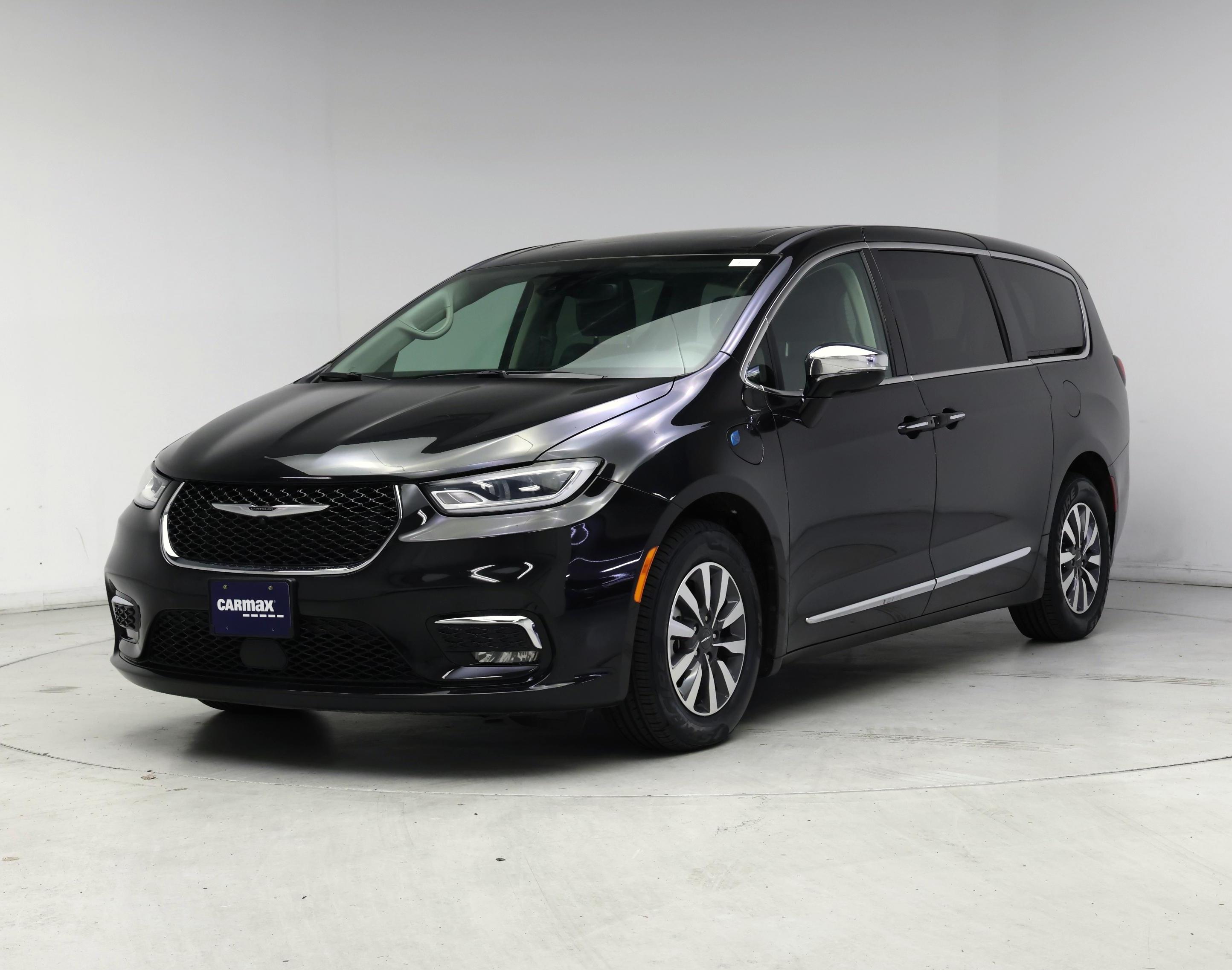 Thumbnail: 2023 Chrysler Pacifica - 4