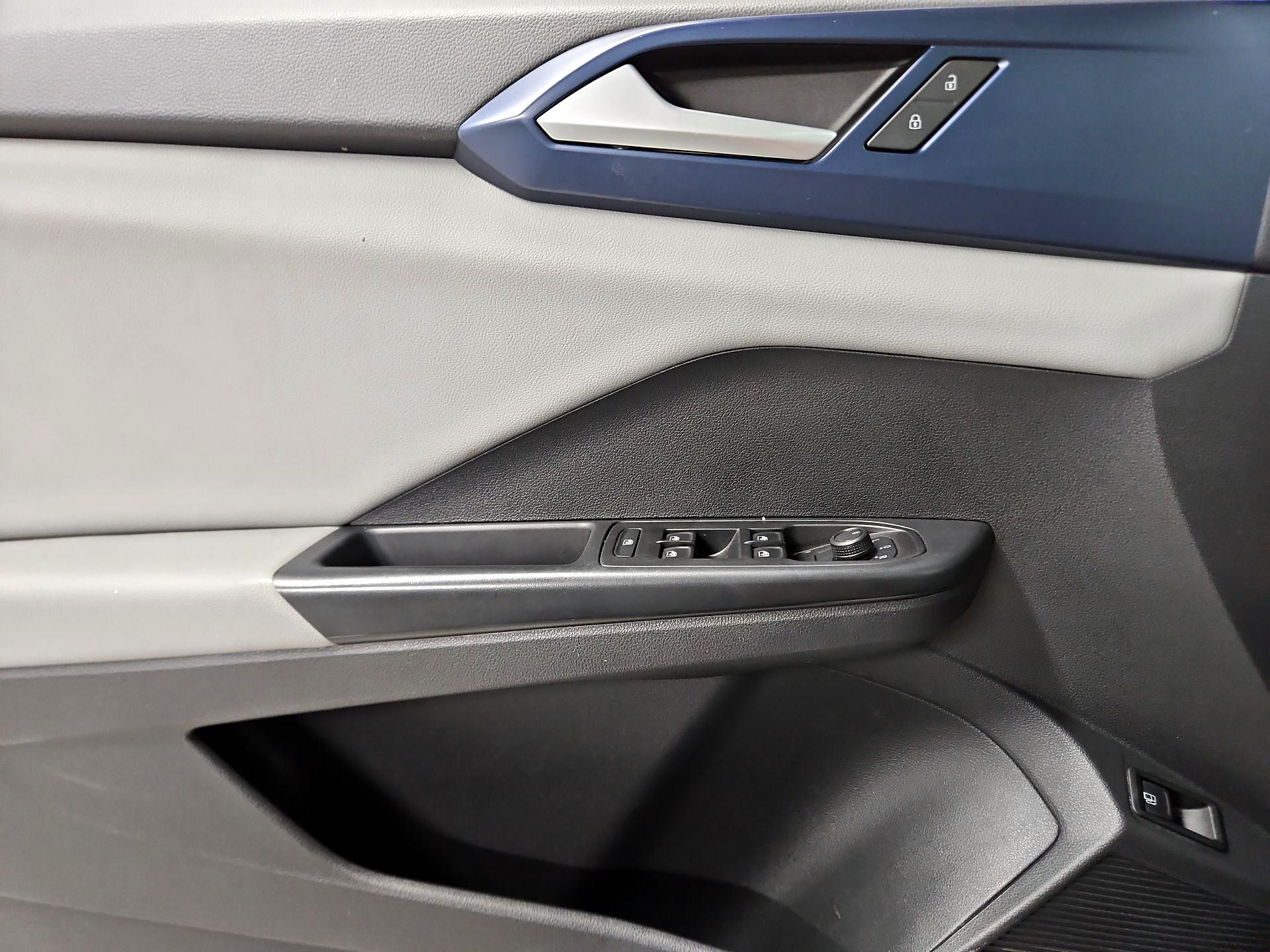 Thumbnail: 2022 Volkswagen Taos - 12