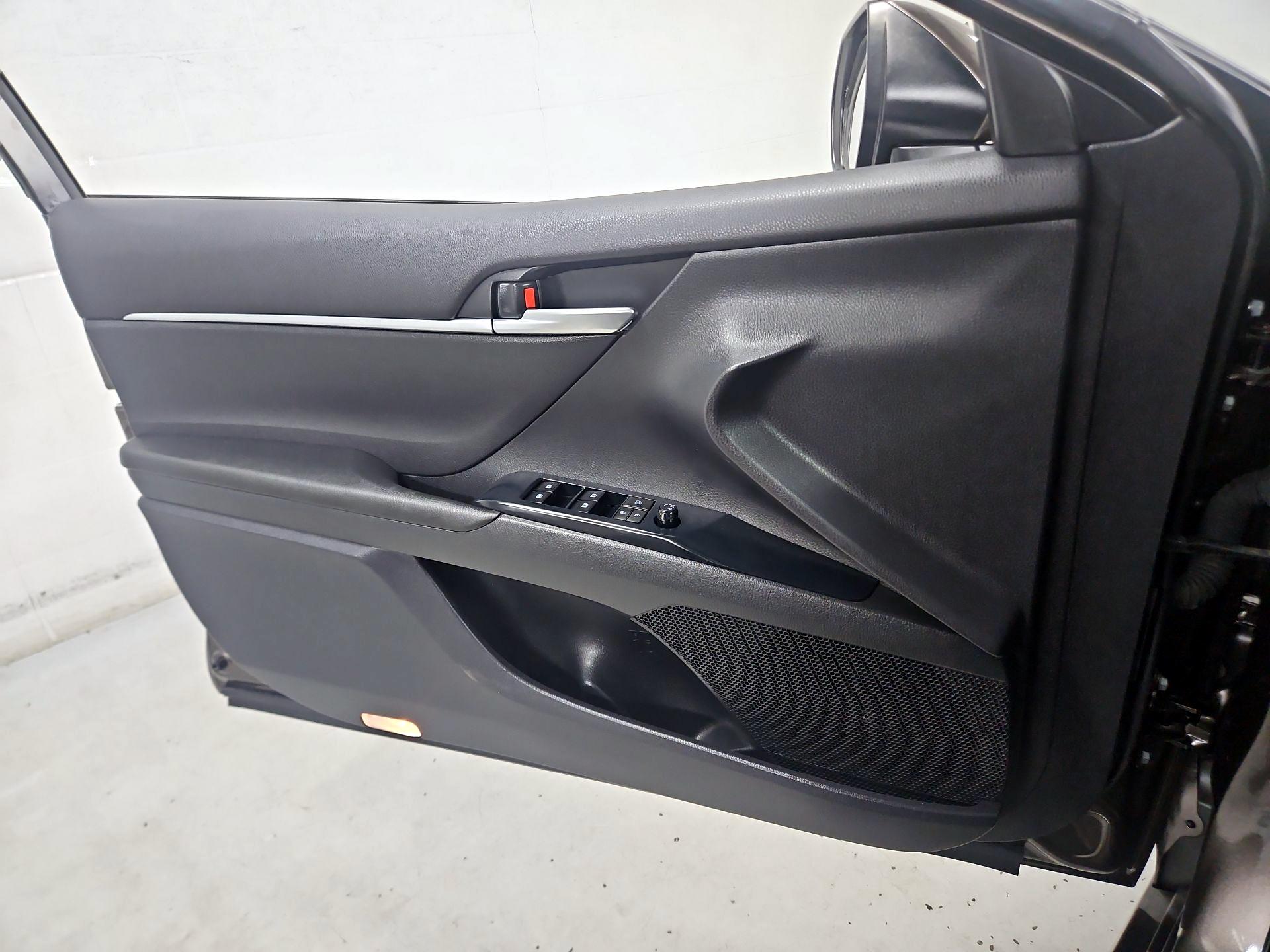 Thumbnail: 2018 Toyota Camry - 12