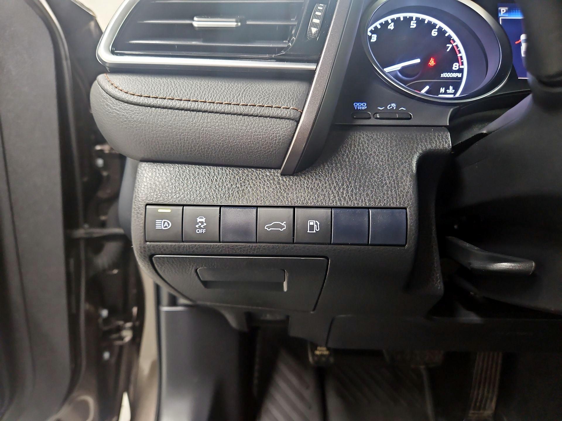 Thumbnail: 2018 Toyota Camry - 13