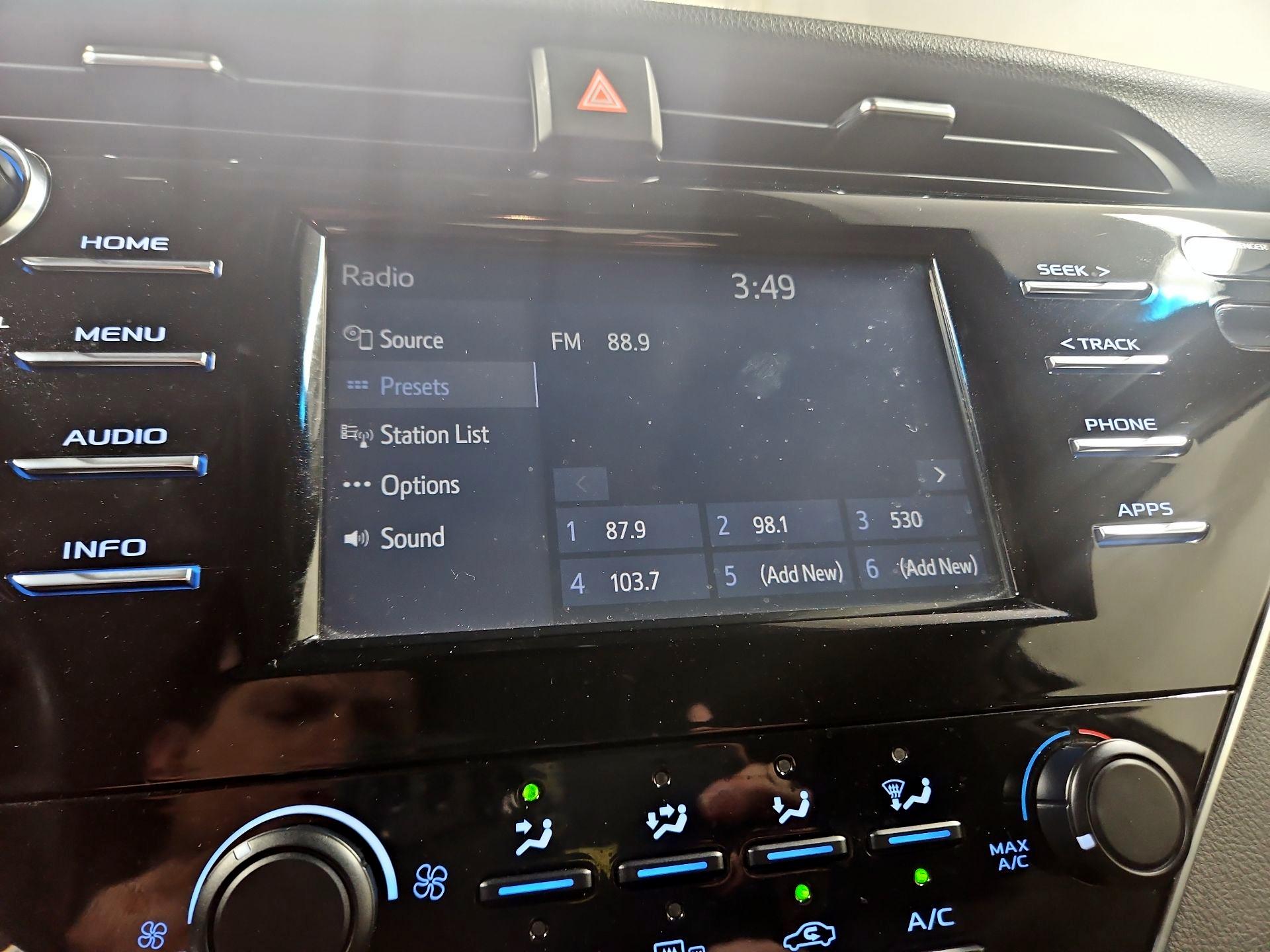 Thumbnail: 2018 Toyota Camry - 15