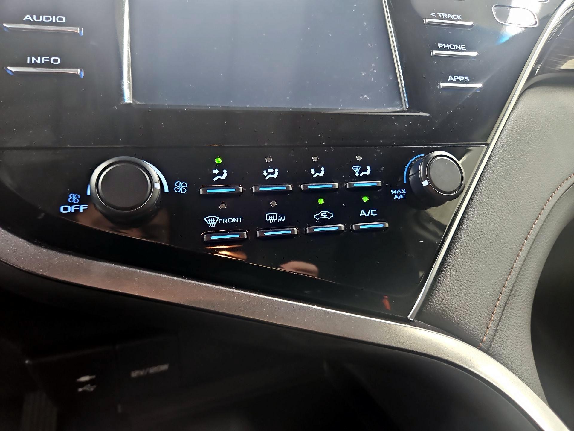 Thumbnail: 2018 Toyota Camry - 16