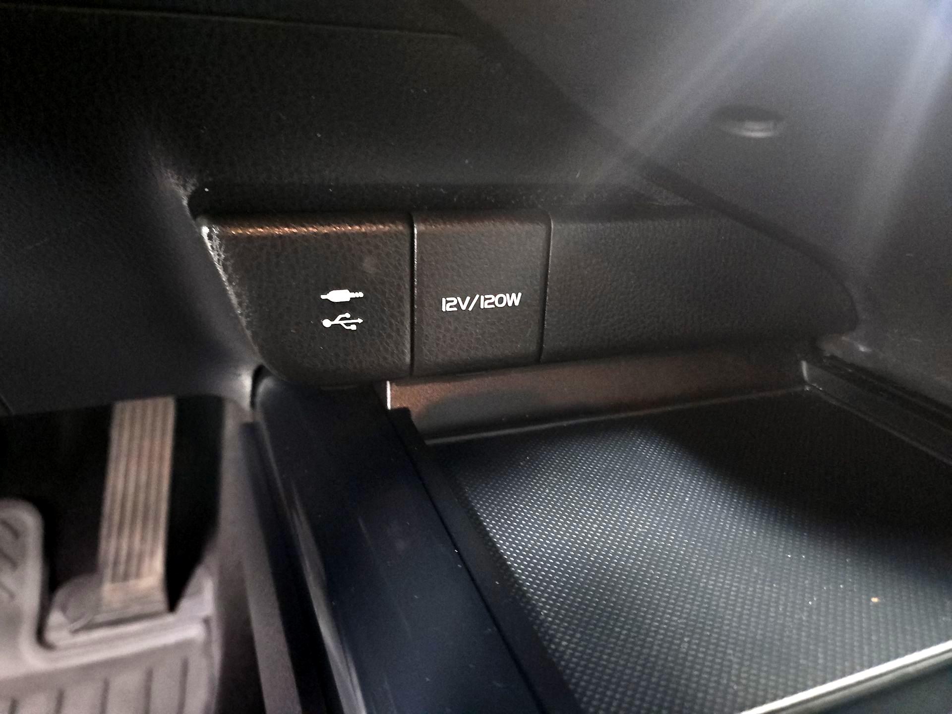 Thumbnail: 2018 Toyota Camry - 18