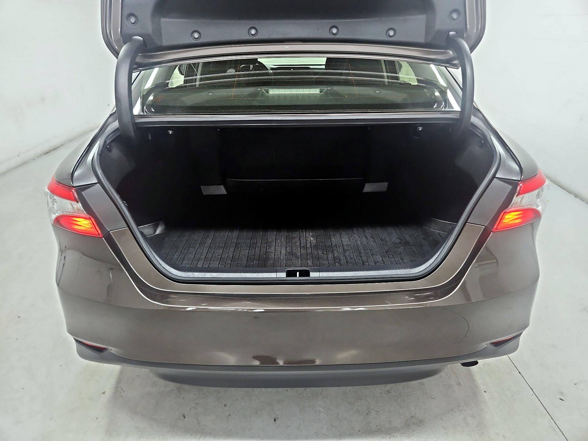 Thumbnail: 2018 Toyota Camry - 20