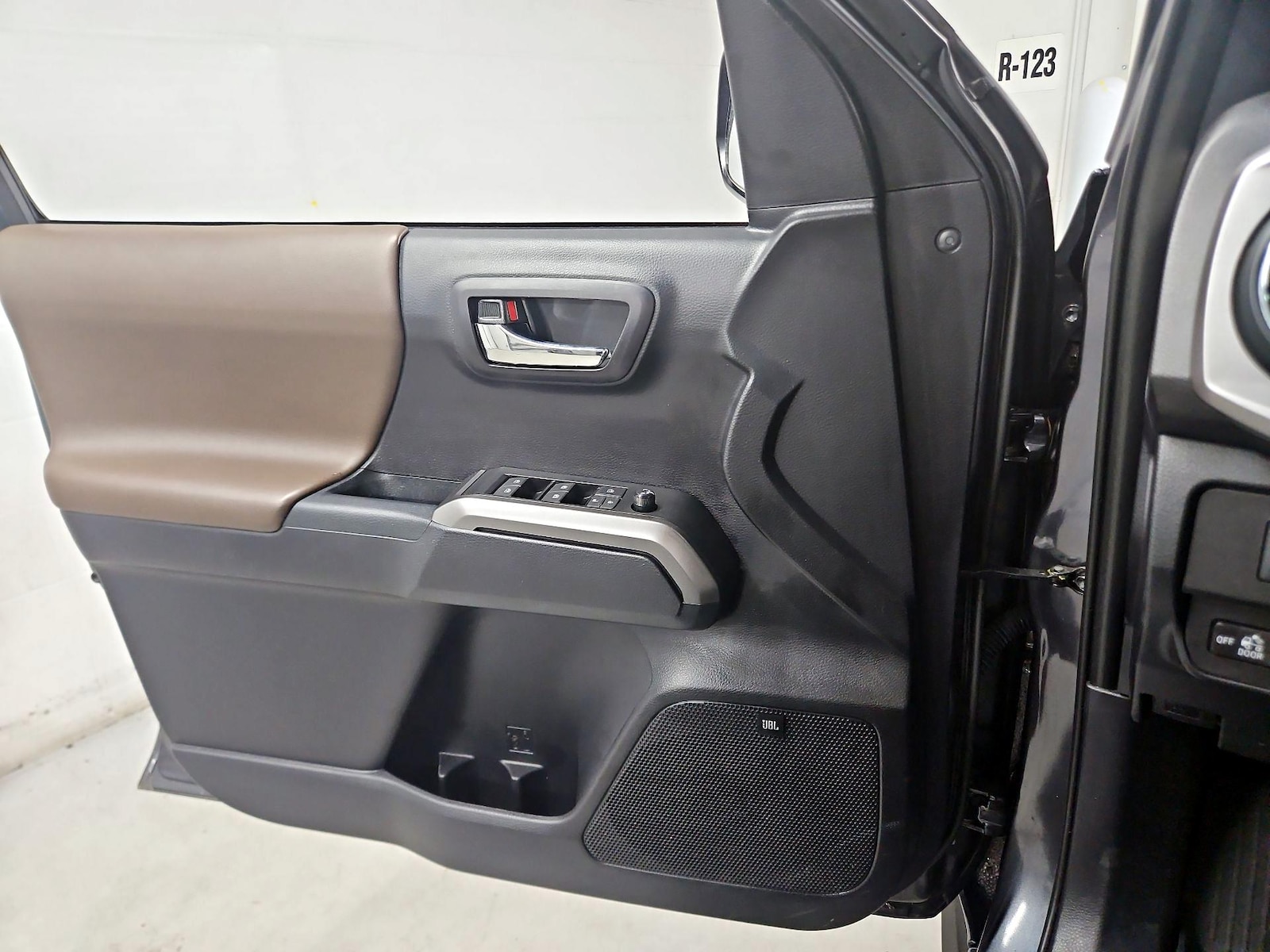 2021 Toyota Tacoma Limited - Photo 13