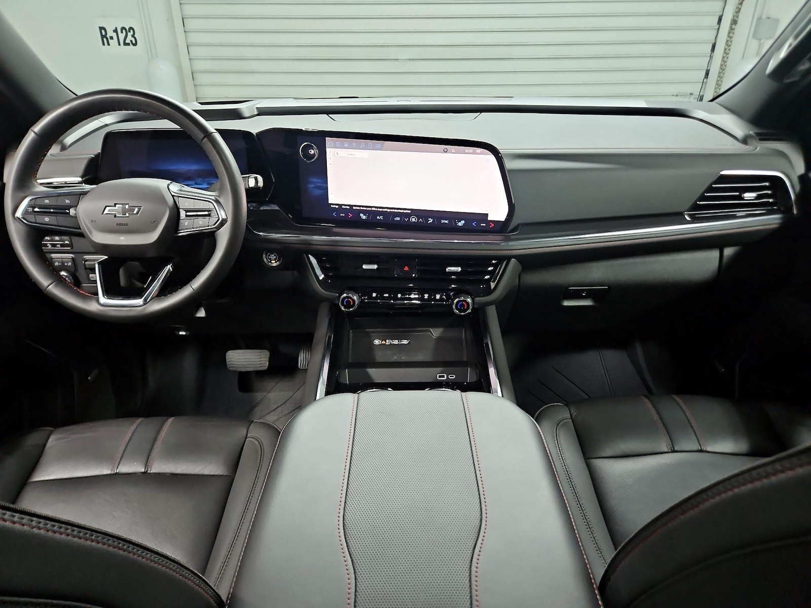 2025 Chevrolet Suburban RST - Photo 10