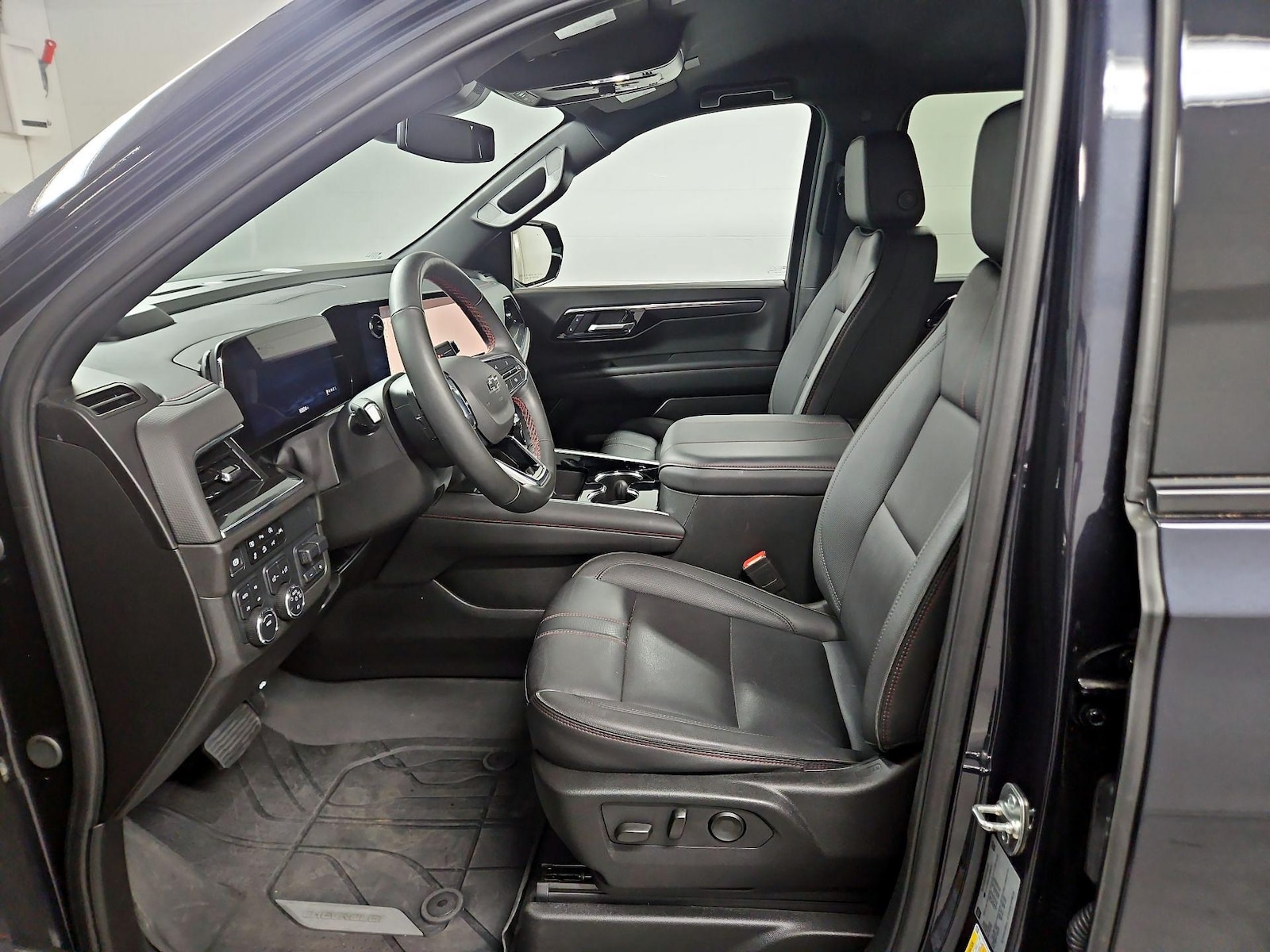 2025 Chevrolet Suburban RST - Photo 12