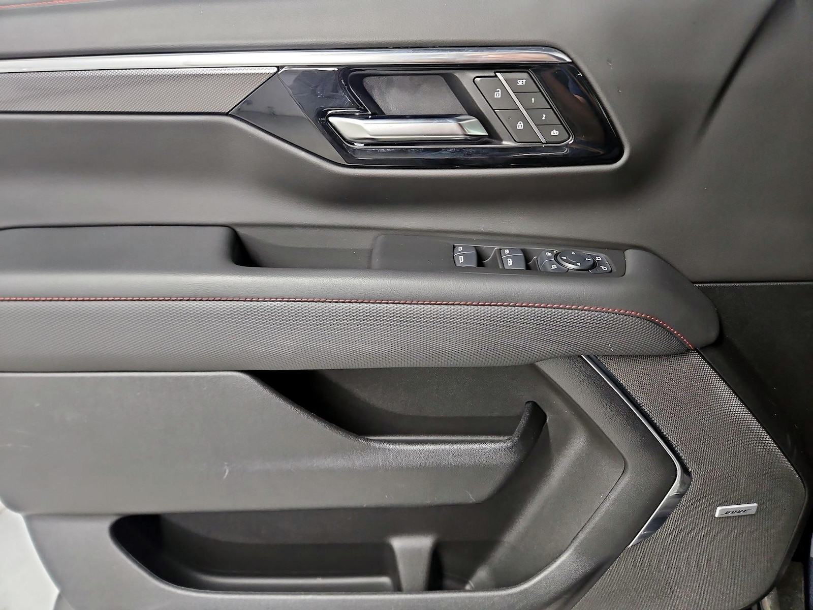 2025 Chevrolet Suburban RST - Photo 13