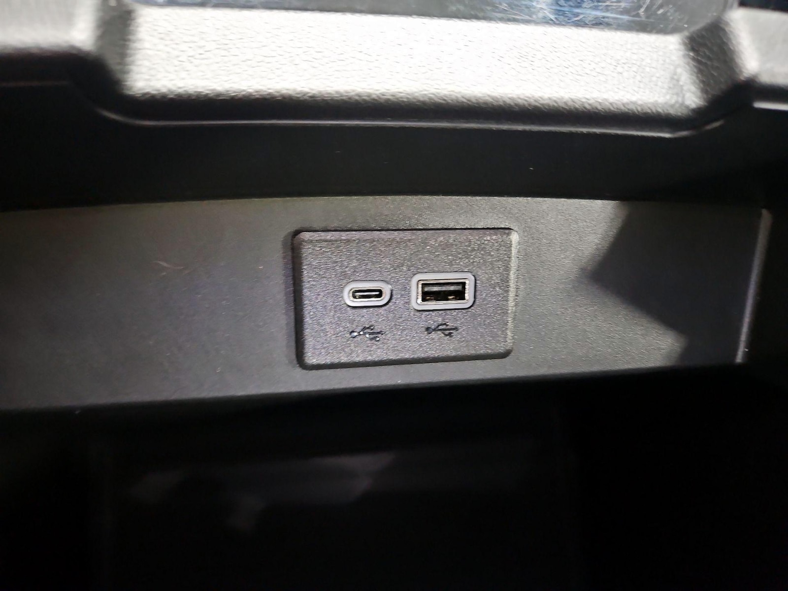 2025 Chevrolet Suburban RST - Photo 20