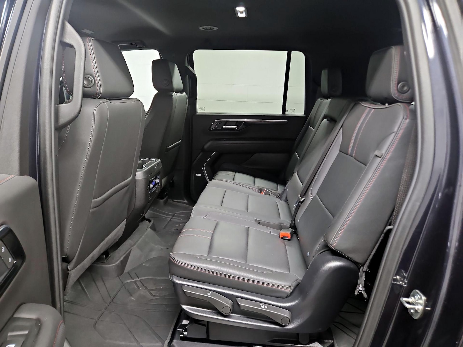 2025 Chevrolet Suburban RST - Photo 21