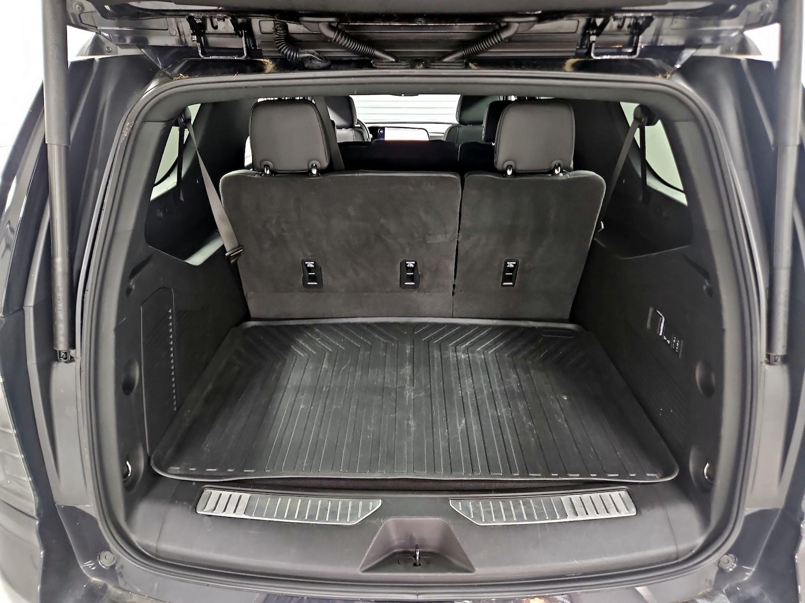 2025 Chevrolet Suburban RST - Photo 23
