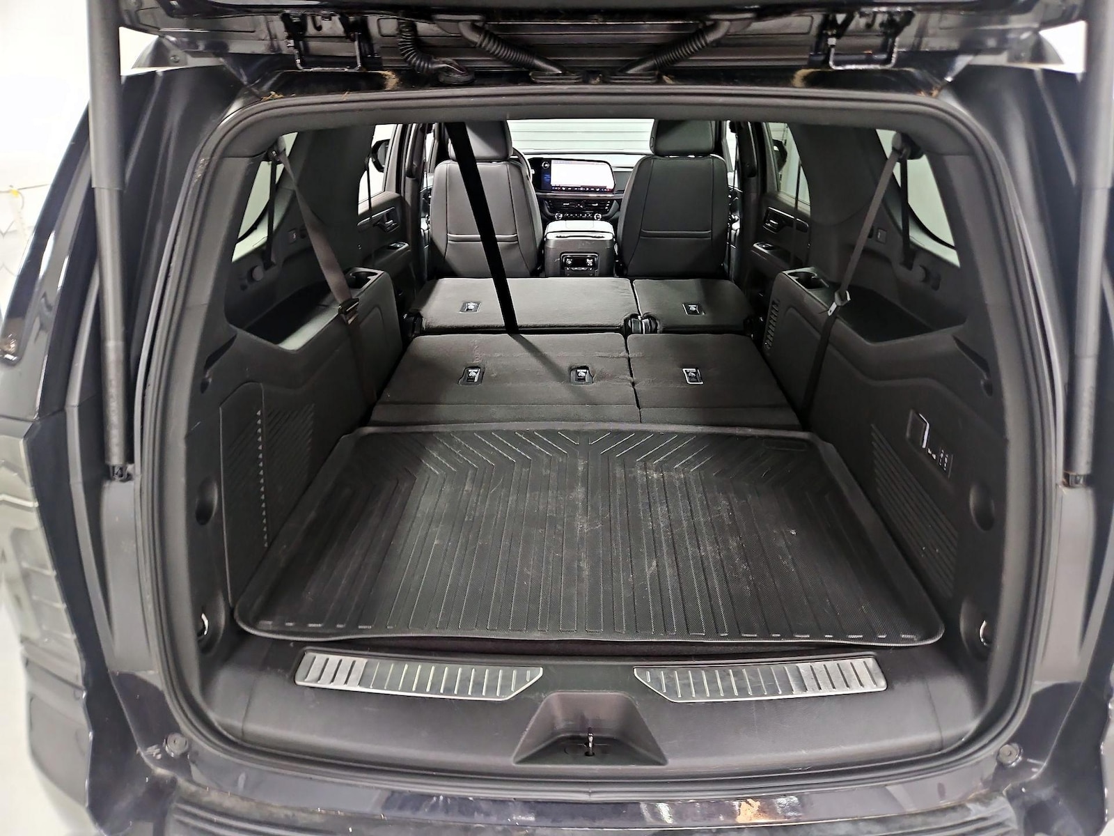 2025 Chevrolet Suburban RST - Photo 24