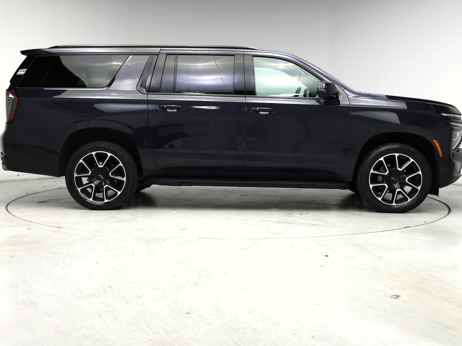 2025 Chevrolet Suburban RST - Photo 8