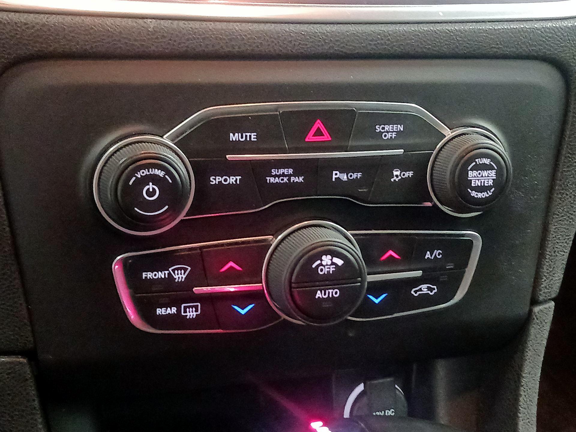 Thumbnail: 2018 Dodge Charger - 13