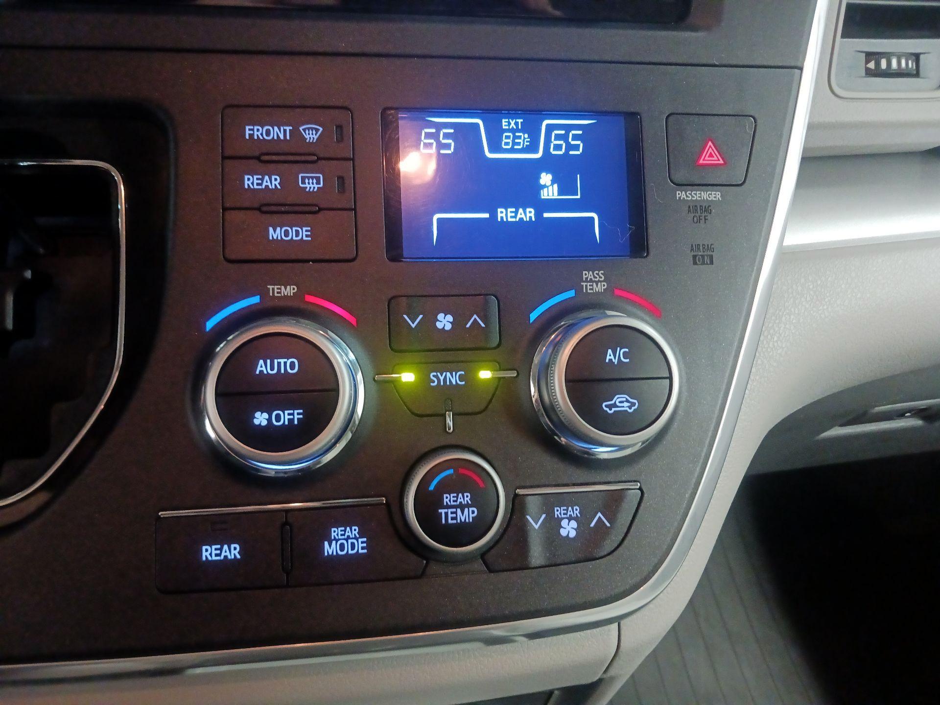 Thumbnail: 2015 Toyota Sienna - 15