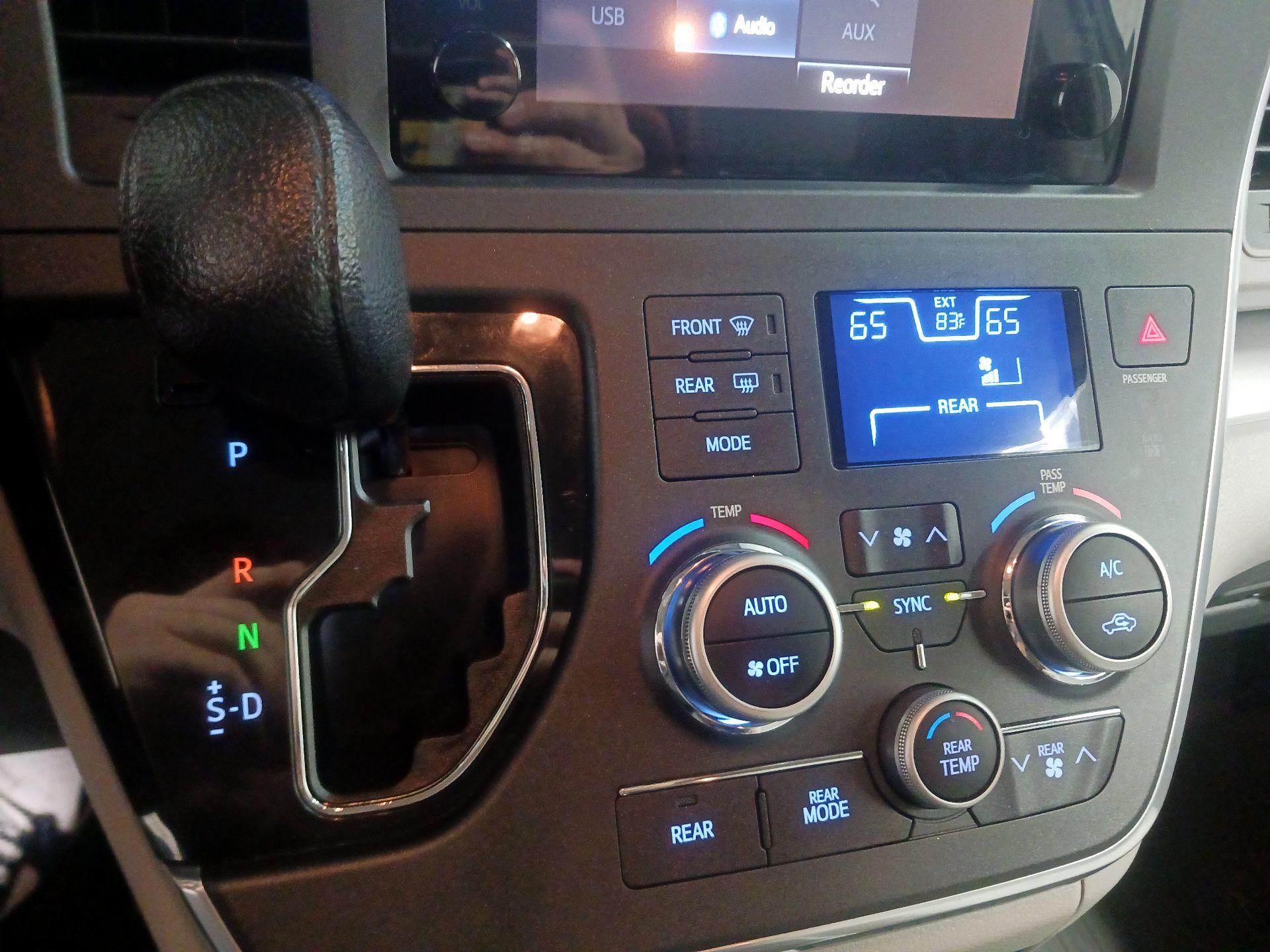 Thumbnail: 2015 Toyota Sienna - 16