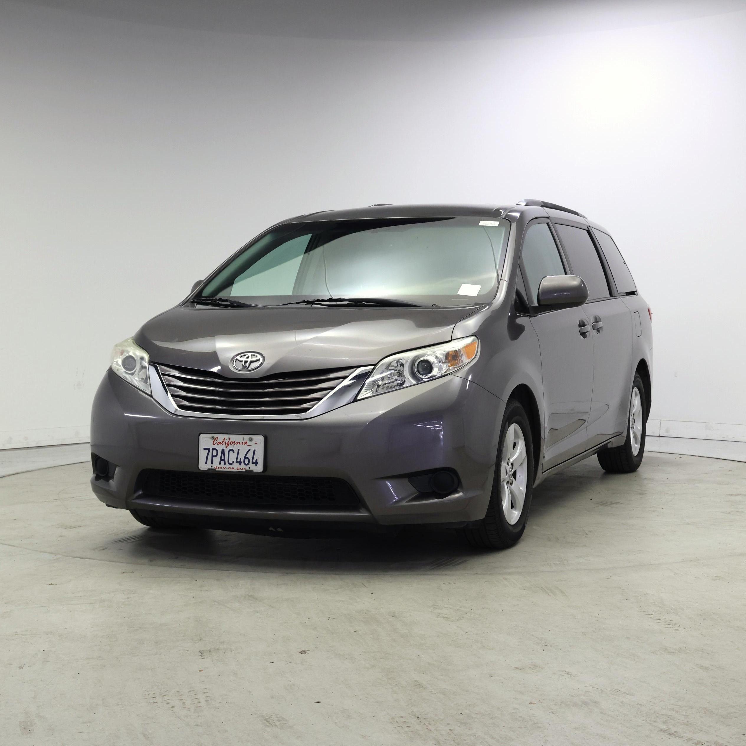 Thumbnail: 2015 Toyota Sienna - 4