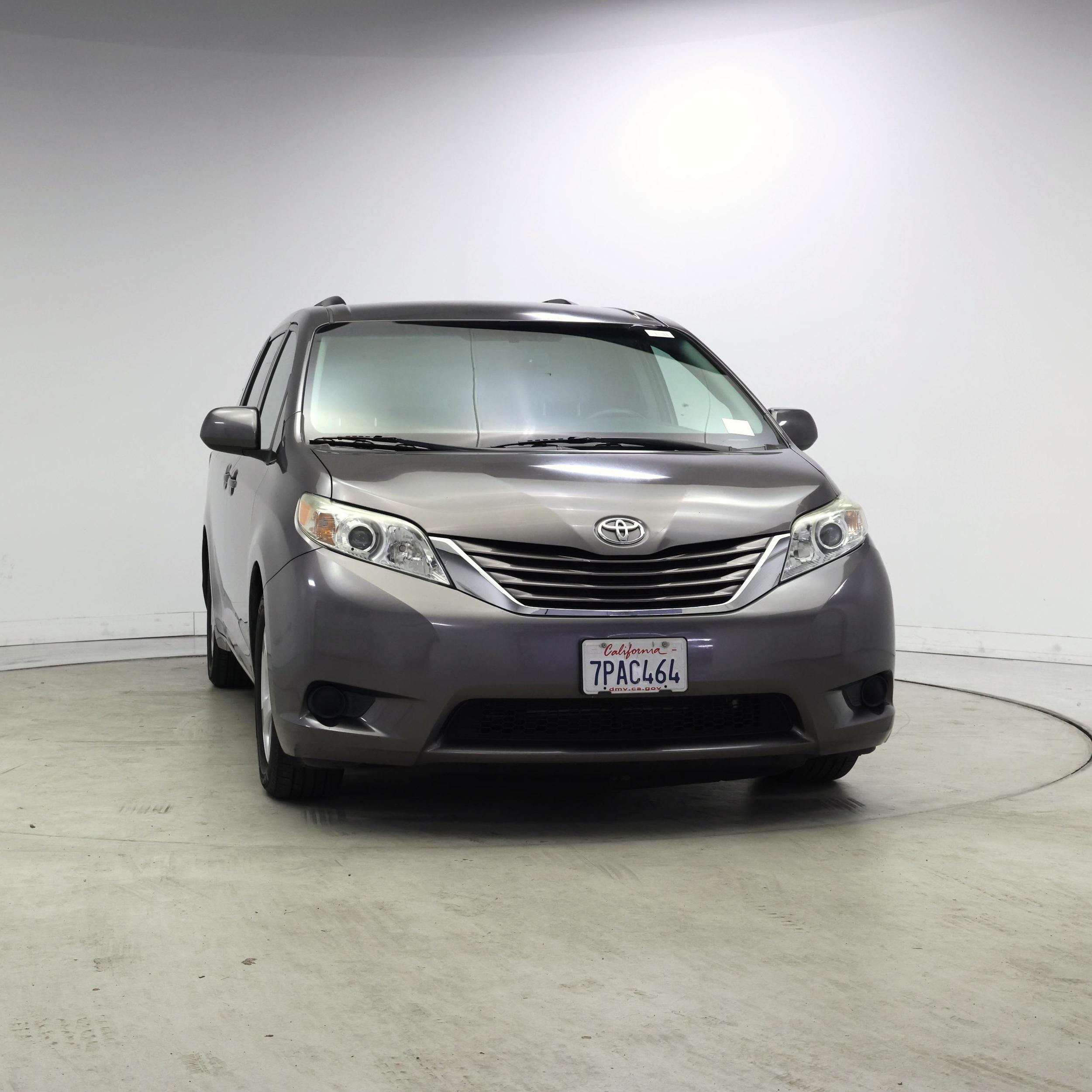 Thumbnail: 2015 Toyota Sienna - 5