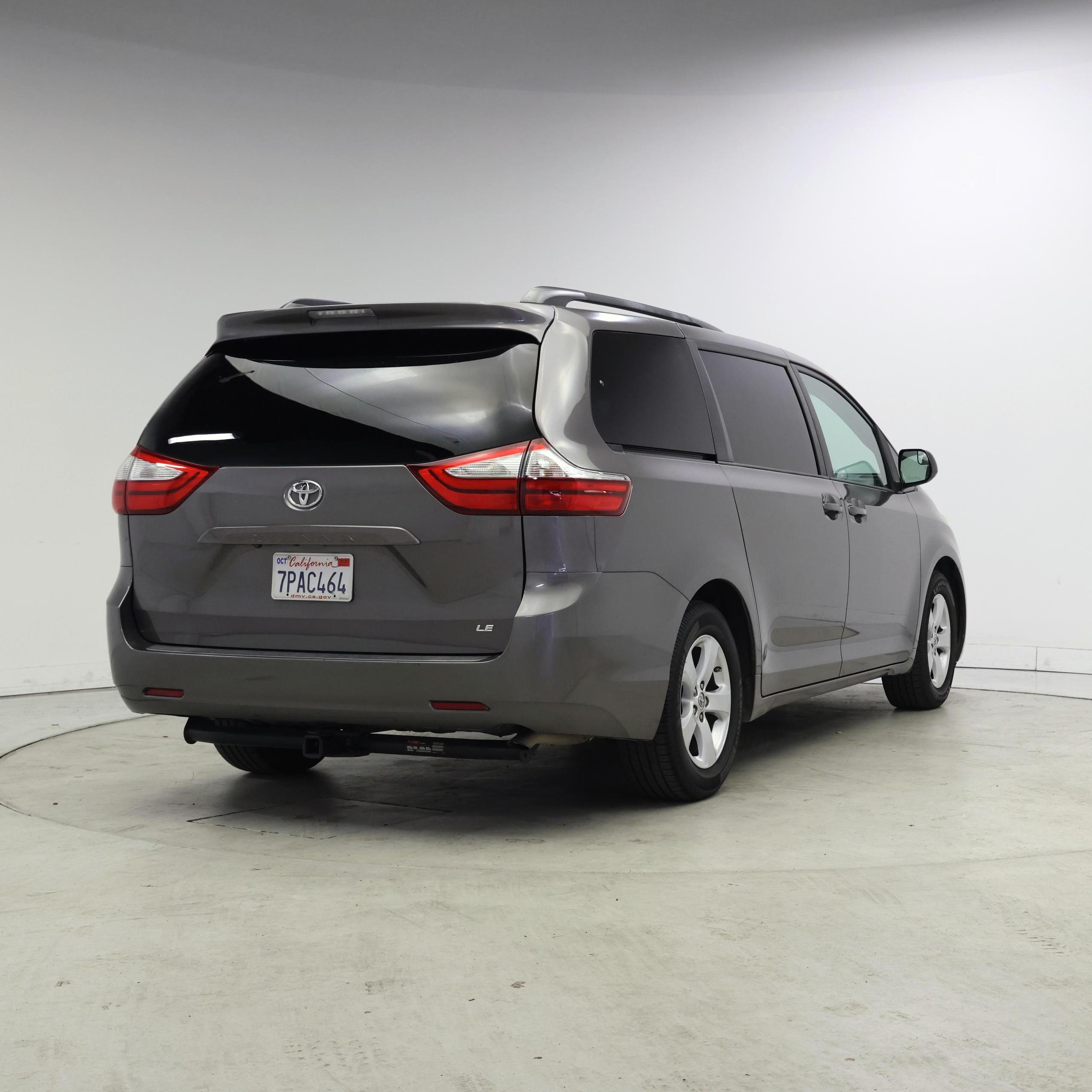 Thumbnail: 2015 Toyota Sienna - 8