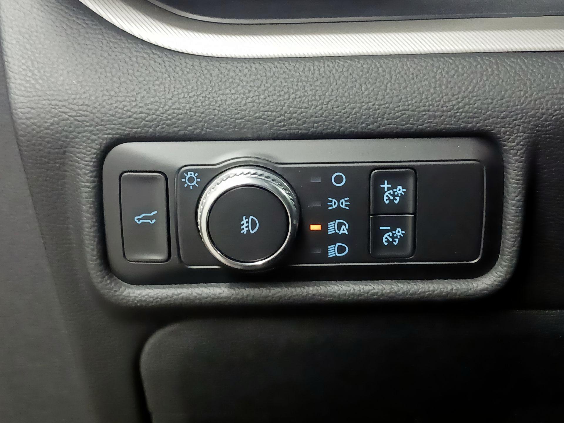 Thumbnail: 2020 Ford Explorer - 13