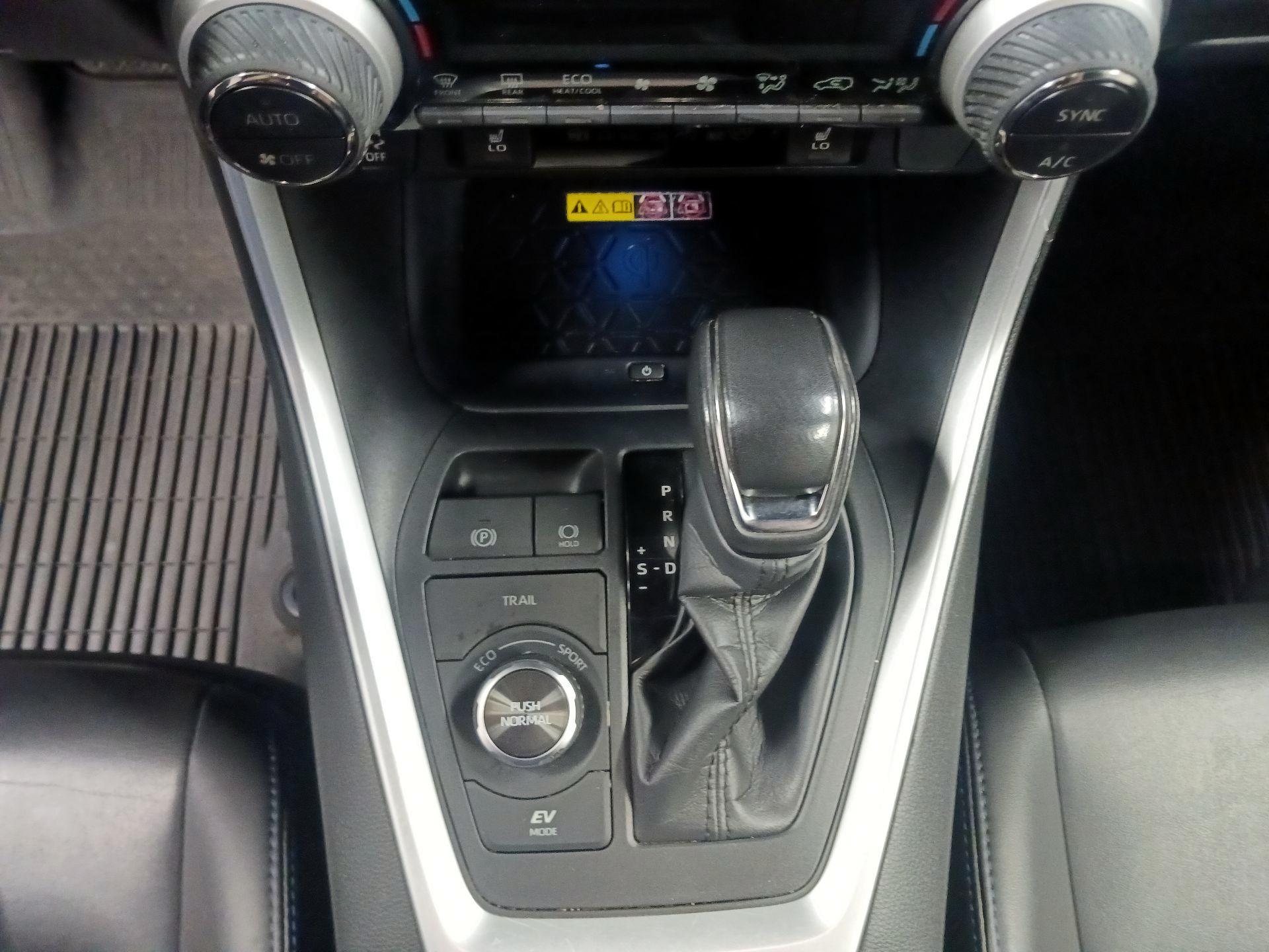 Thumbnail: 2023 Toyota RAV4 - 17