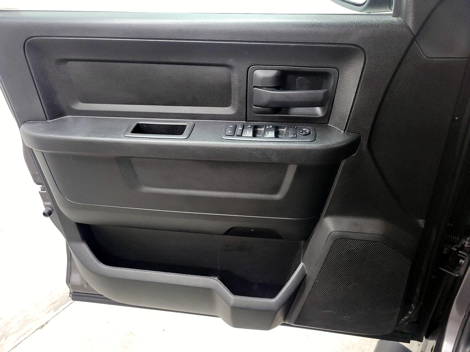 Thumbnail: 2019 RAM 1500 Classic - 12