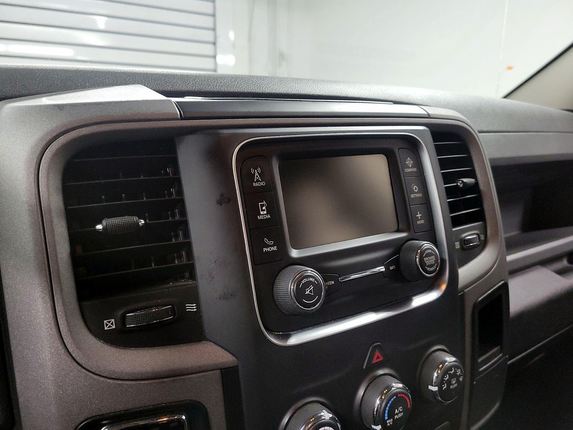 Thumbnail: 2019 RAM 1500 Classic - 14