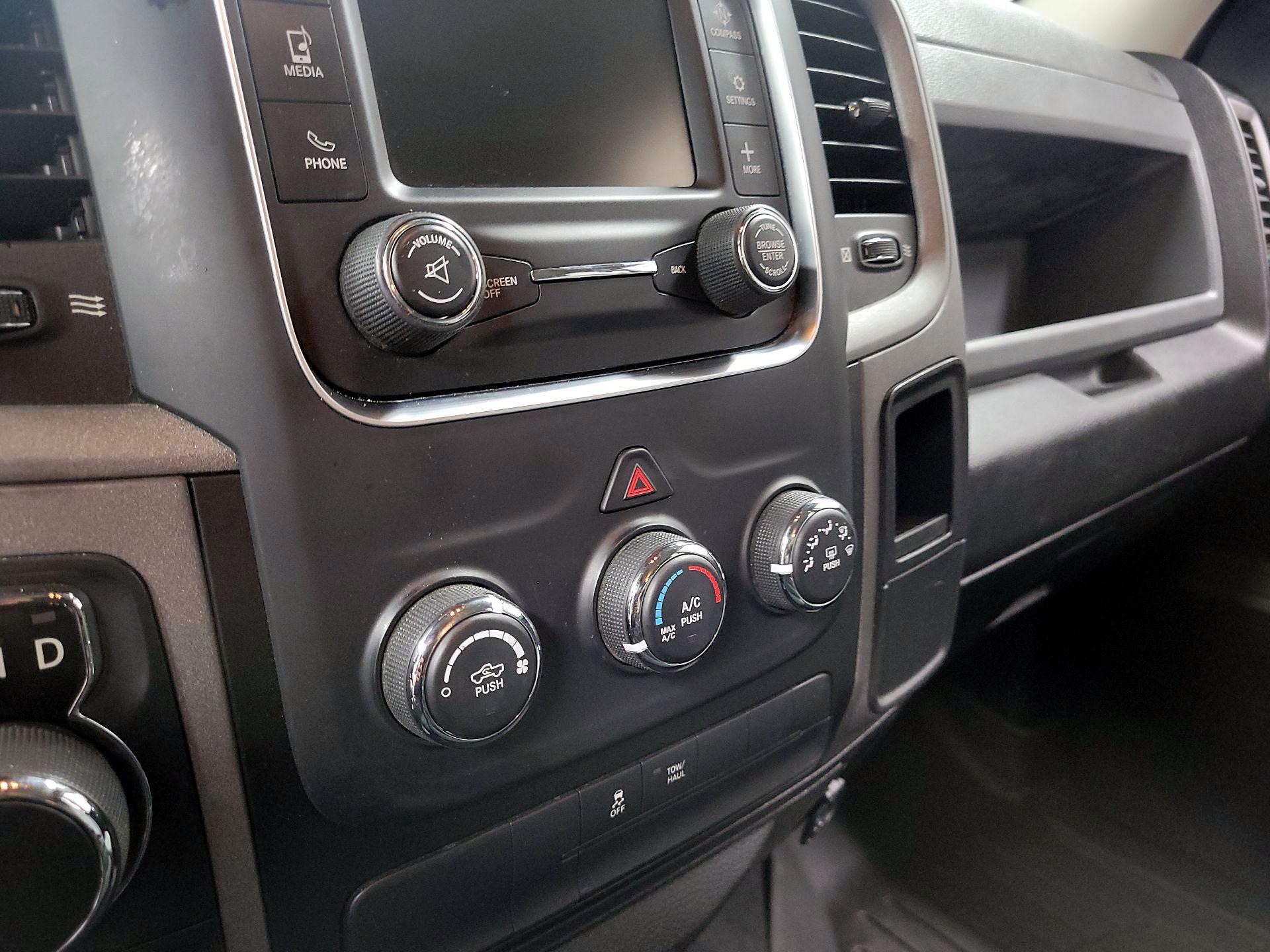 Thumbnail: 2019 RAM 1500 Classic - 15