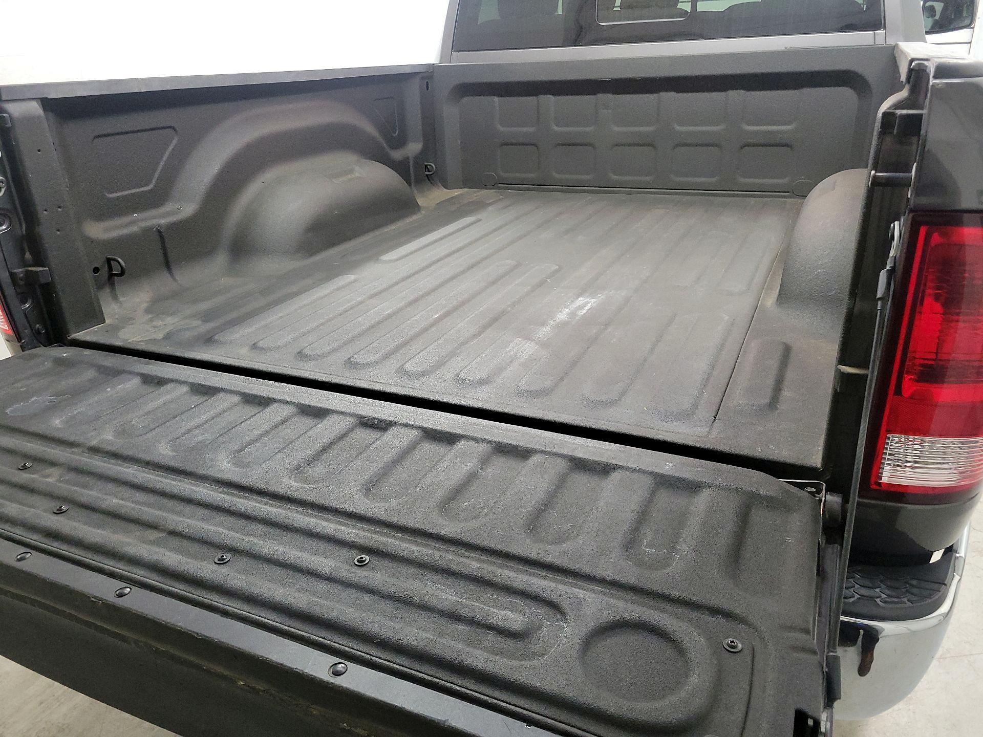 Thumbnail: 2019 RAM 1500 Classic - 17