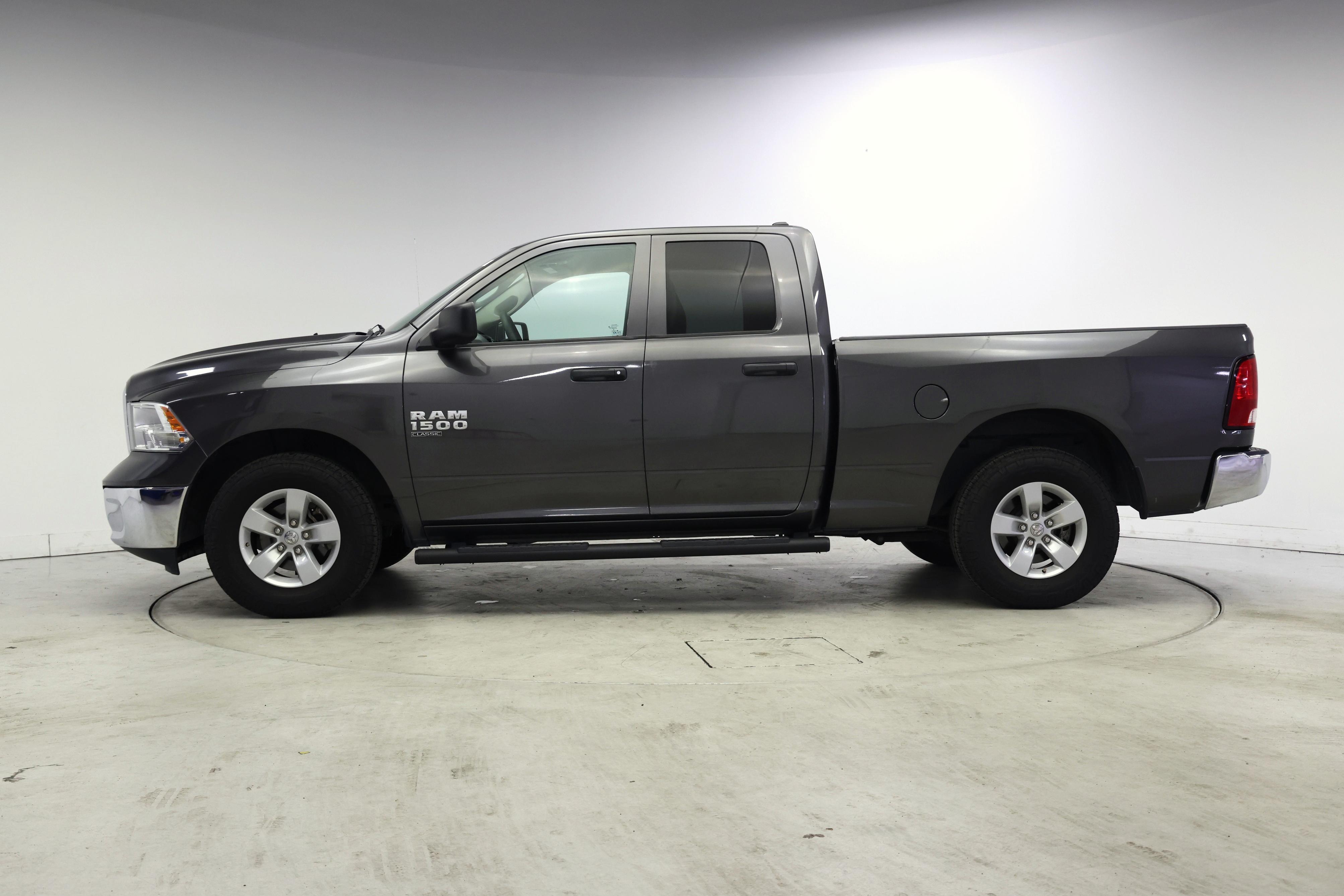 Thumbnail: 2019 RAM 1500 Classic - 3