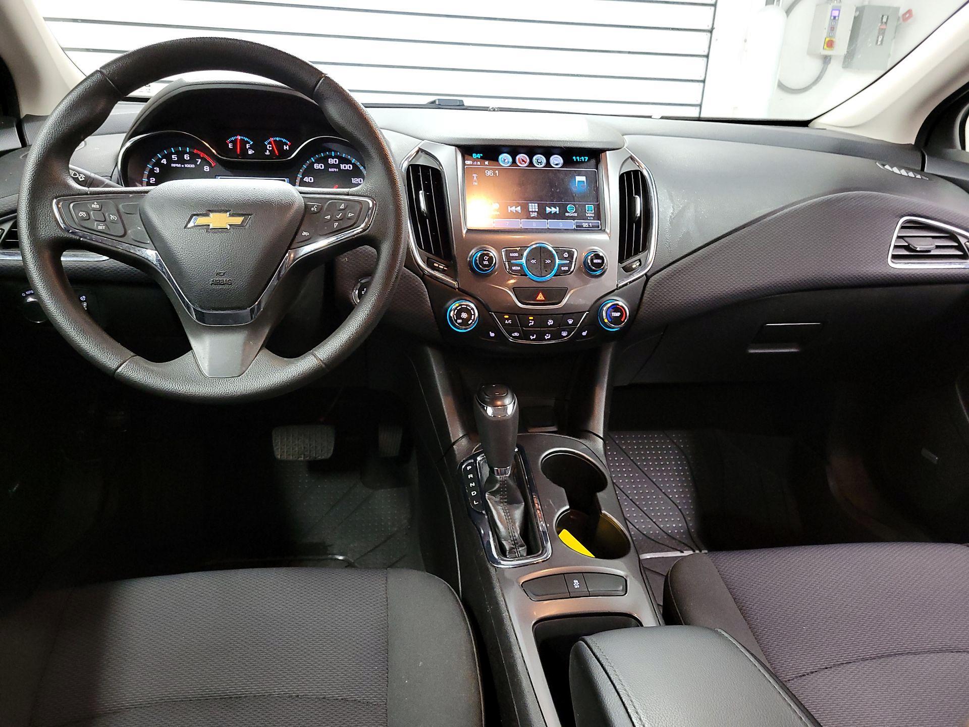 Thumbnail: 2018 Chevrolet Cruze - 9