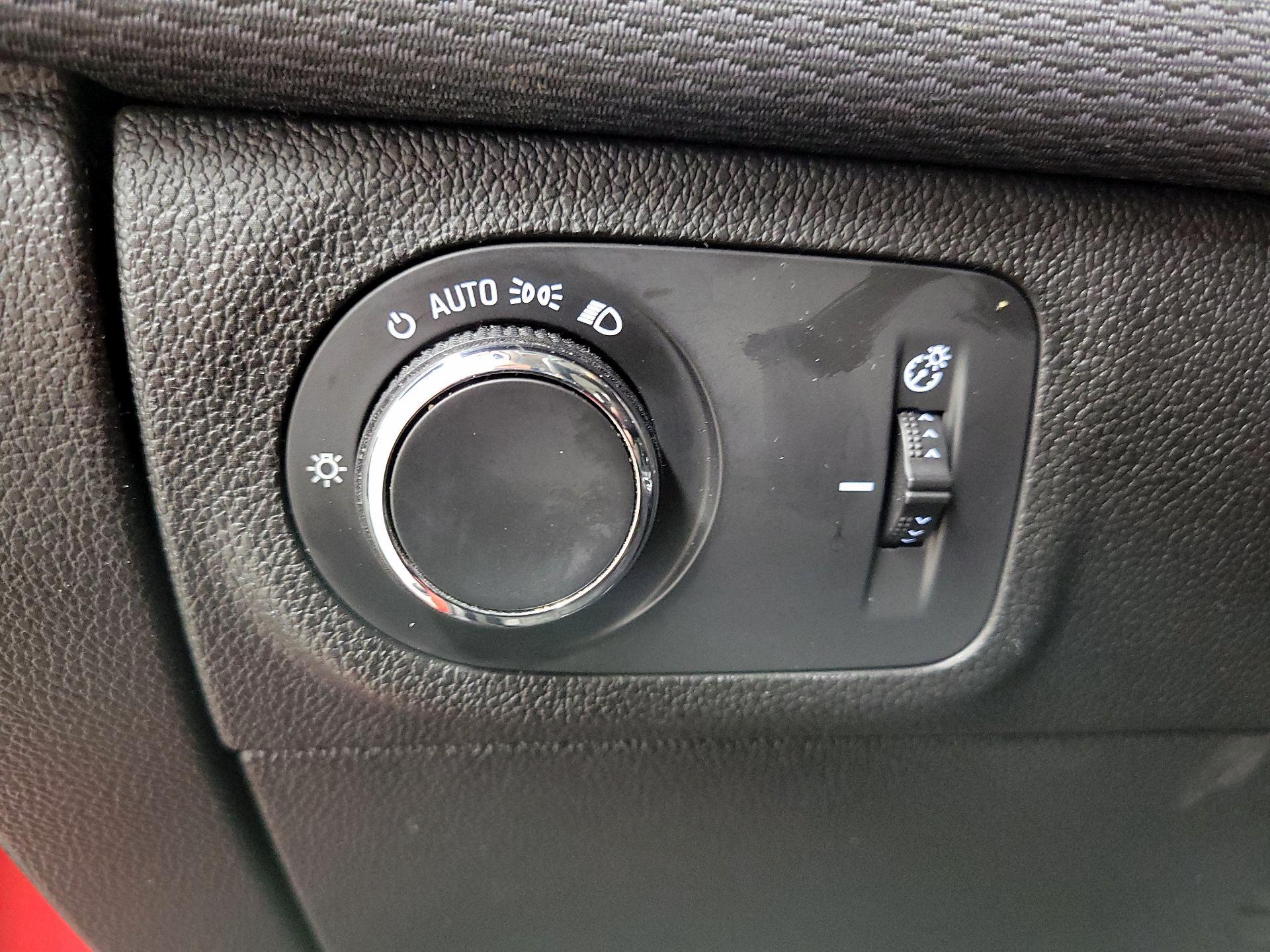 Thumbnail: 2018 Chevrolet Cruze - 13