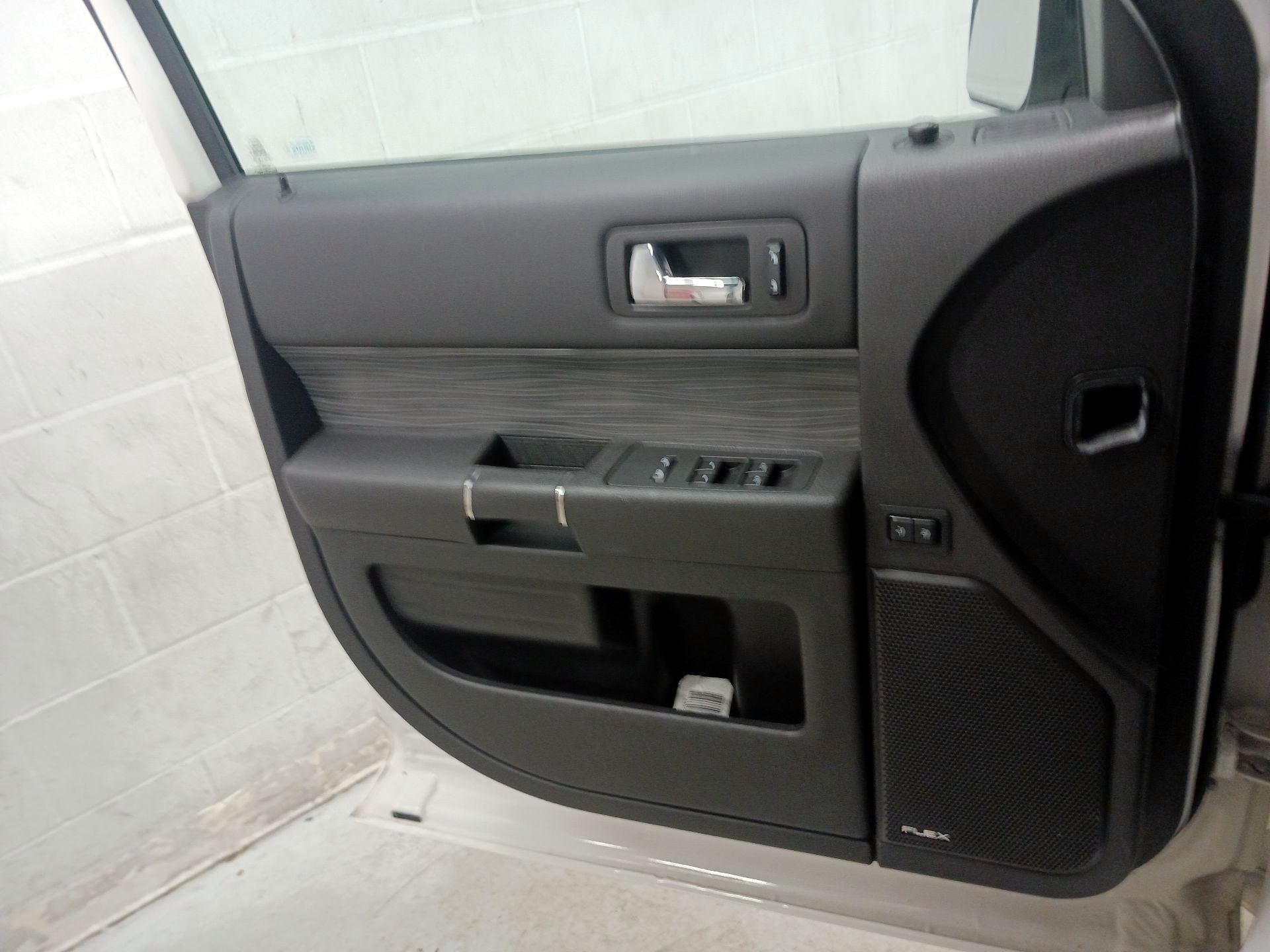 Thumbnail: 2016 Ford Flex - 12