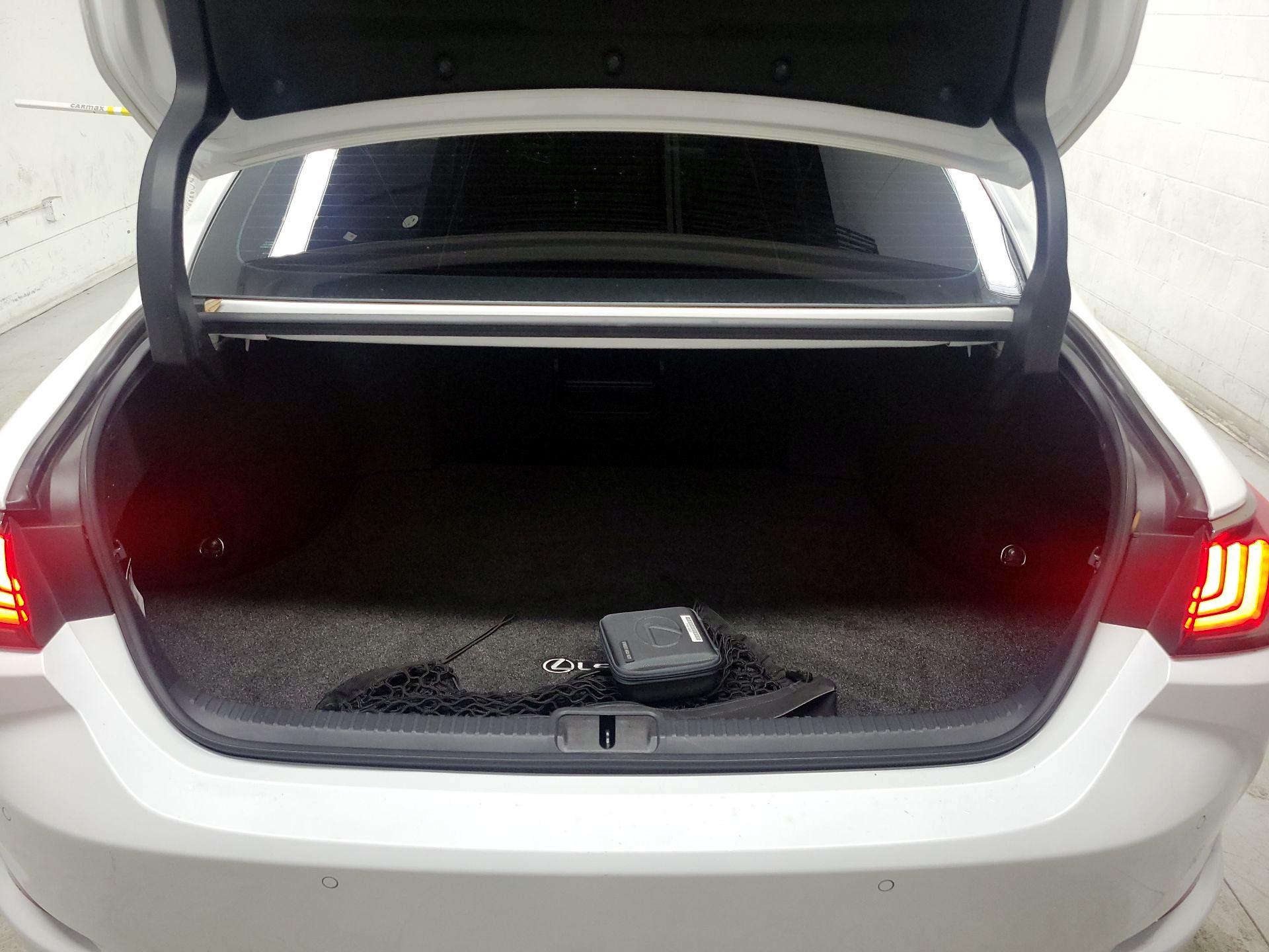 Thumbnail: 2023 Lexus ES - 18