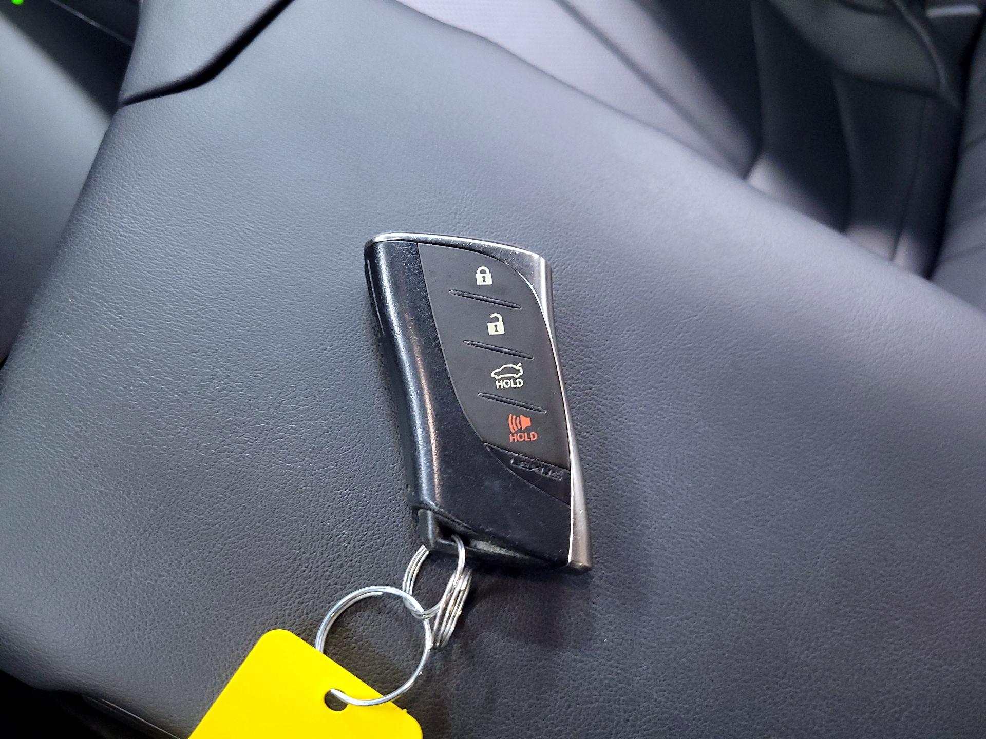 Thumbnail: 2023 Lexus ES - 20