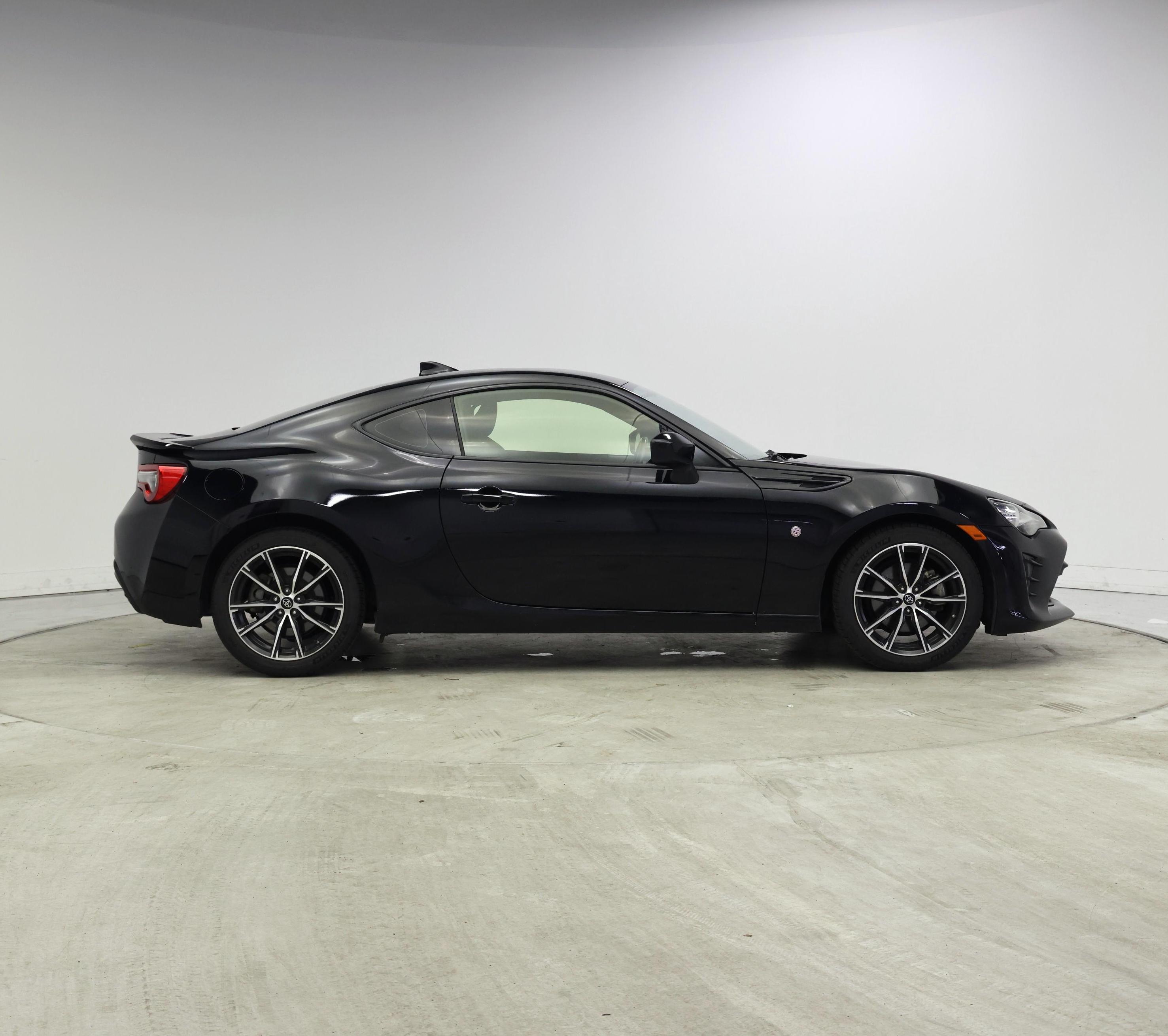 Thumbnail: 2017 Toyota 86 - 7