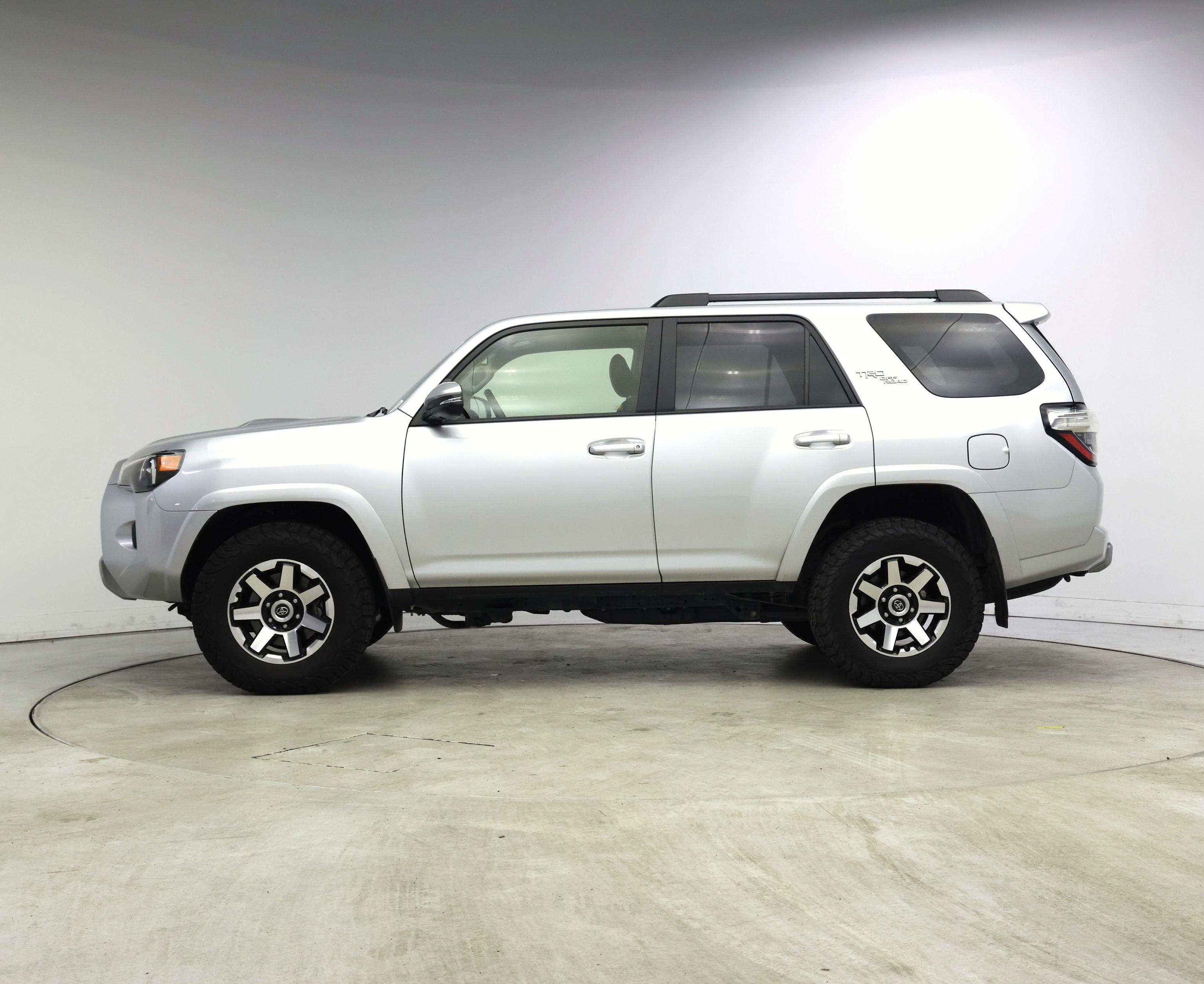 Thumbnail: 2019 Toyota 4Runner - 3