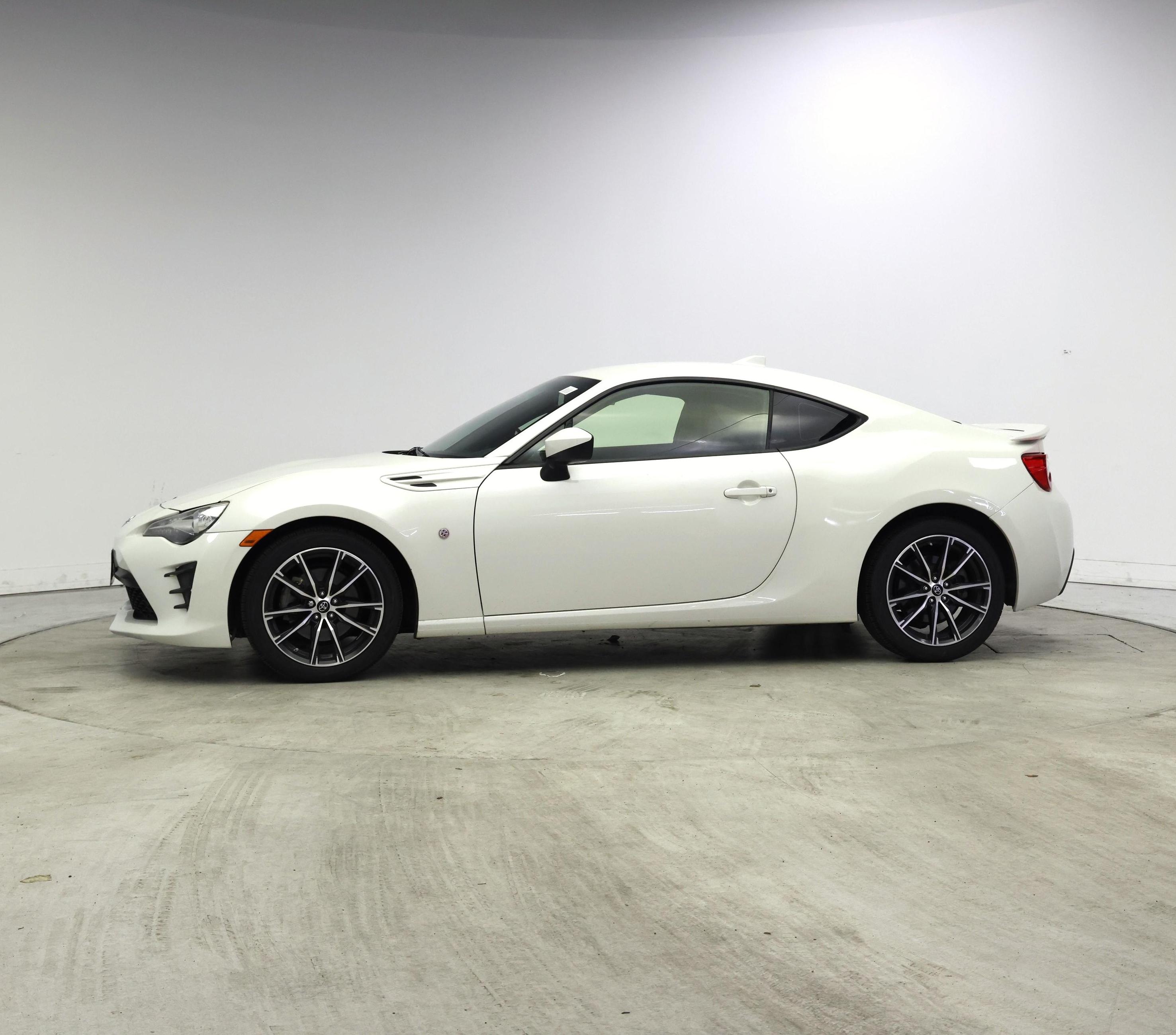 Thumbnail: 2017 Toyota 86 - 3