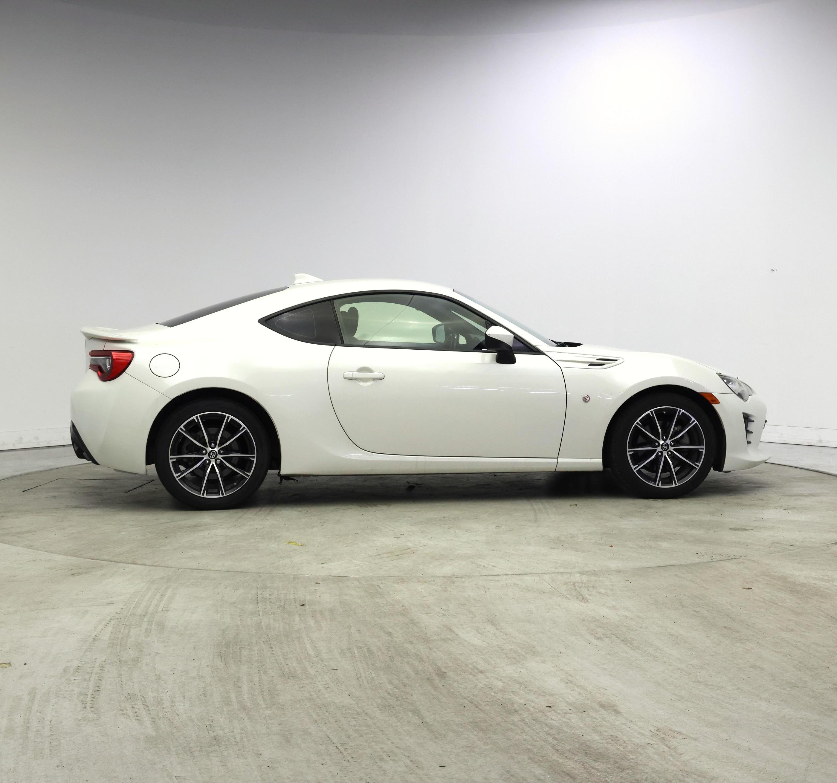 Thumbnail: 2017 Toyota 86 - 7