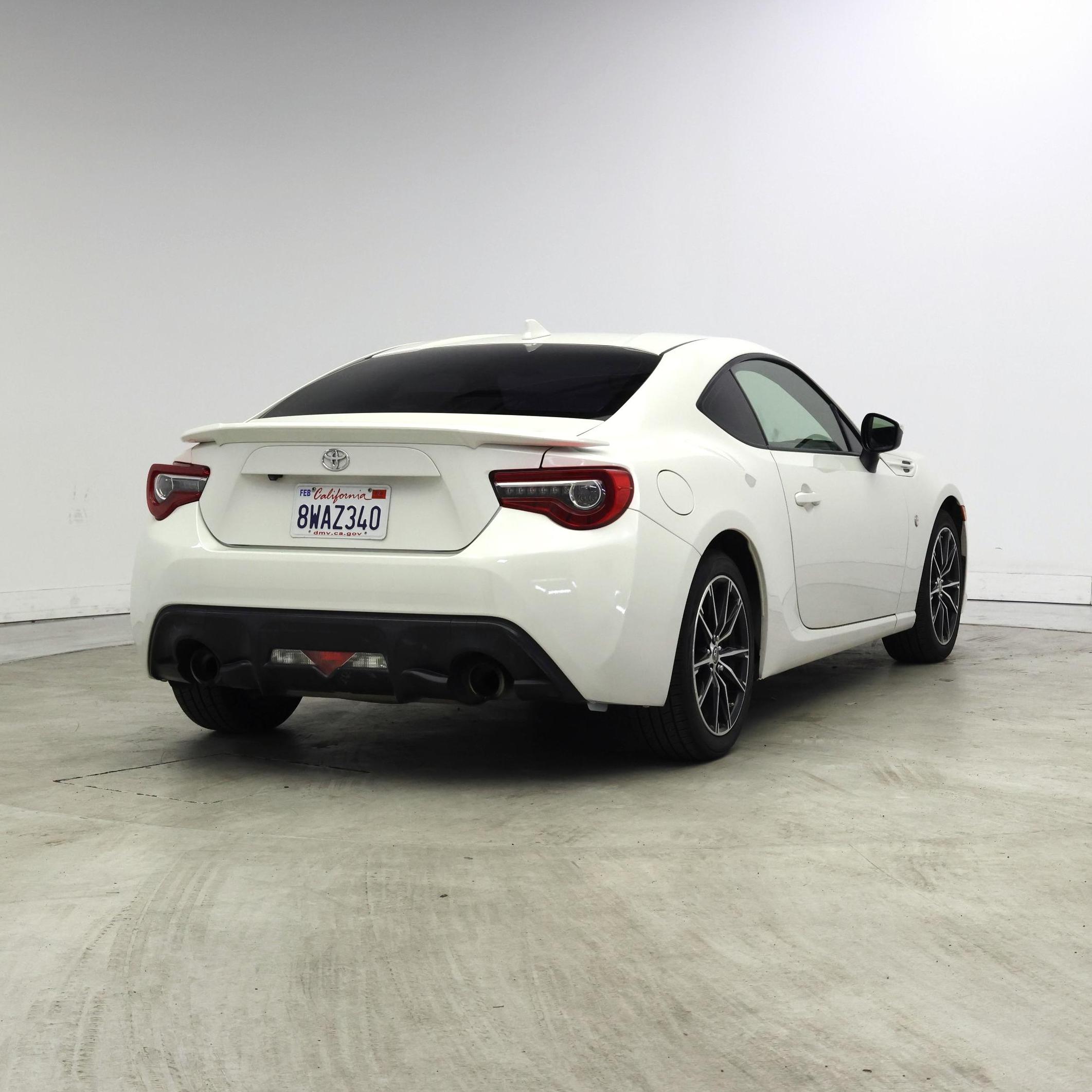 Thumbnail: 2017 Toyota 86 - 8