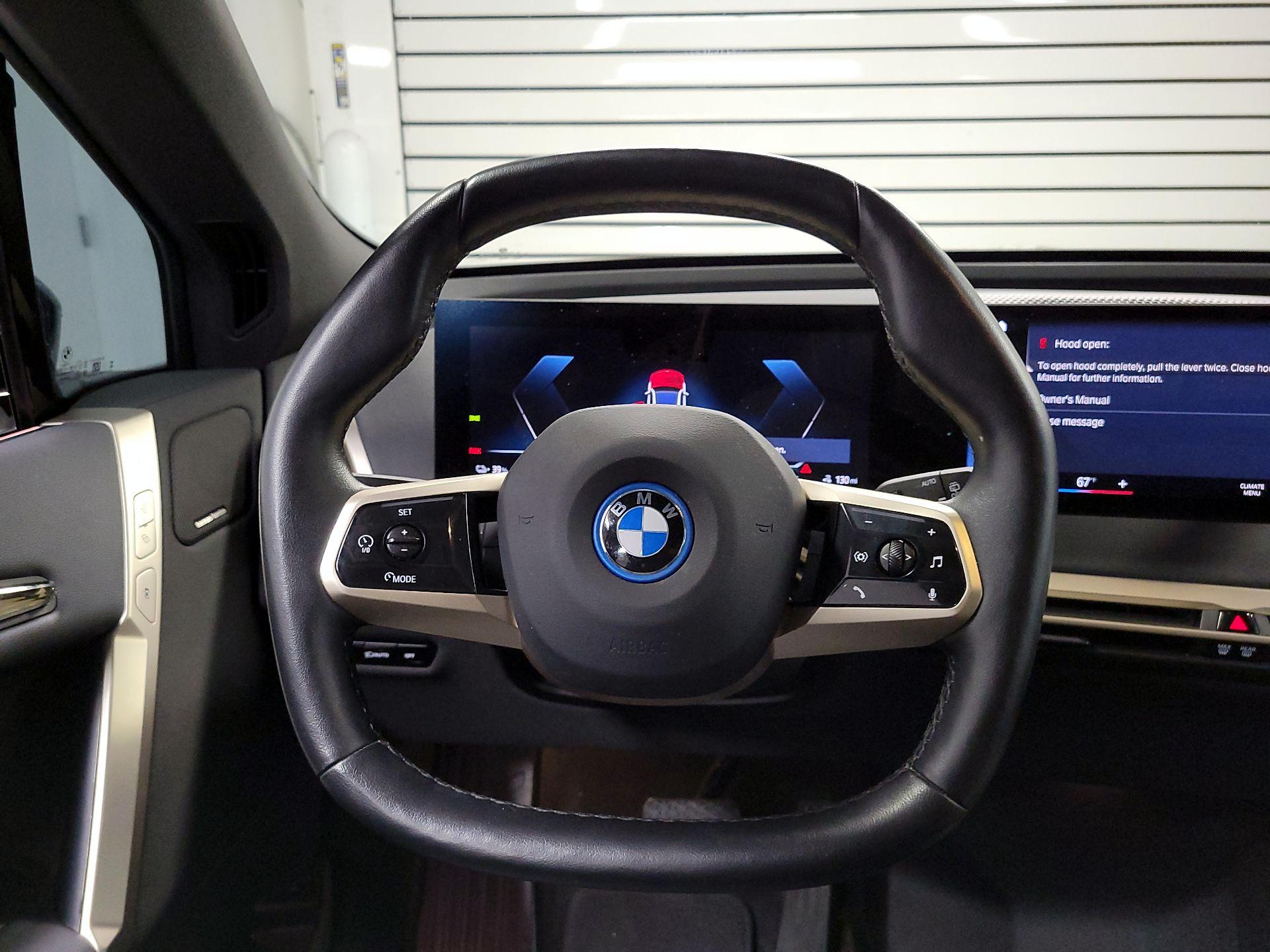 Thumbnail: 2022 BMW iX - 10