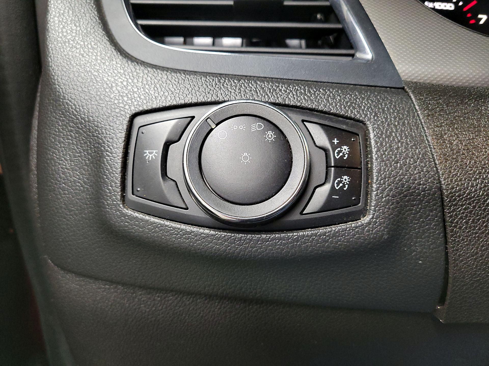 Thumbnail: 2014 Ford Edge - 13